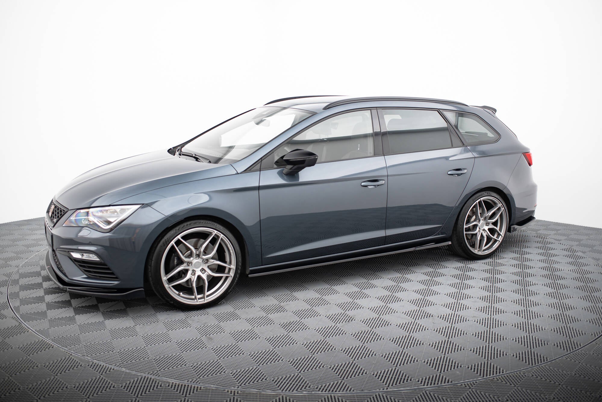 Maxton Design Street+ Seitenschweller Leisten passend für V.5 Seat Leon Cupra / FR Mk3 / Mk3 Facelift schwarz Hochglanz