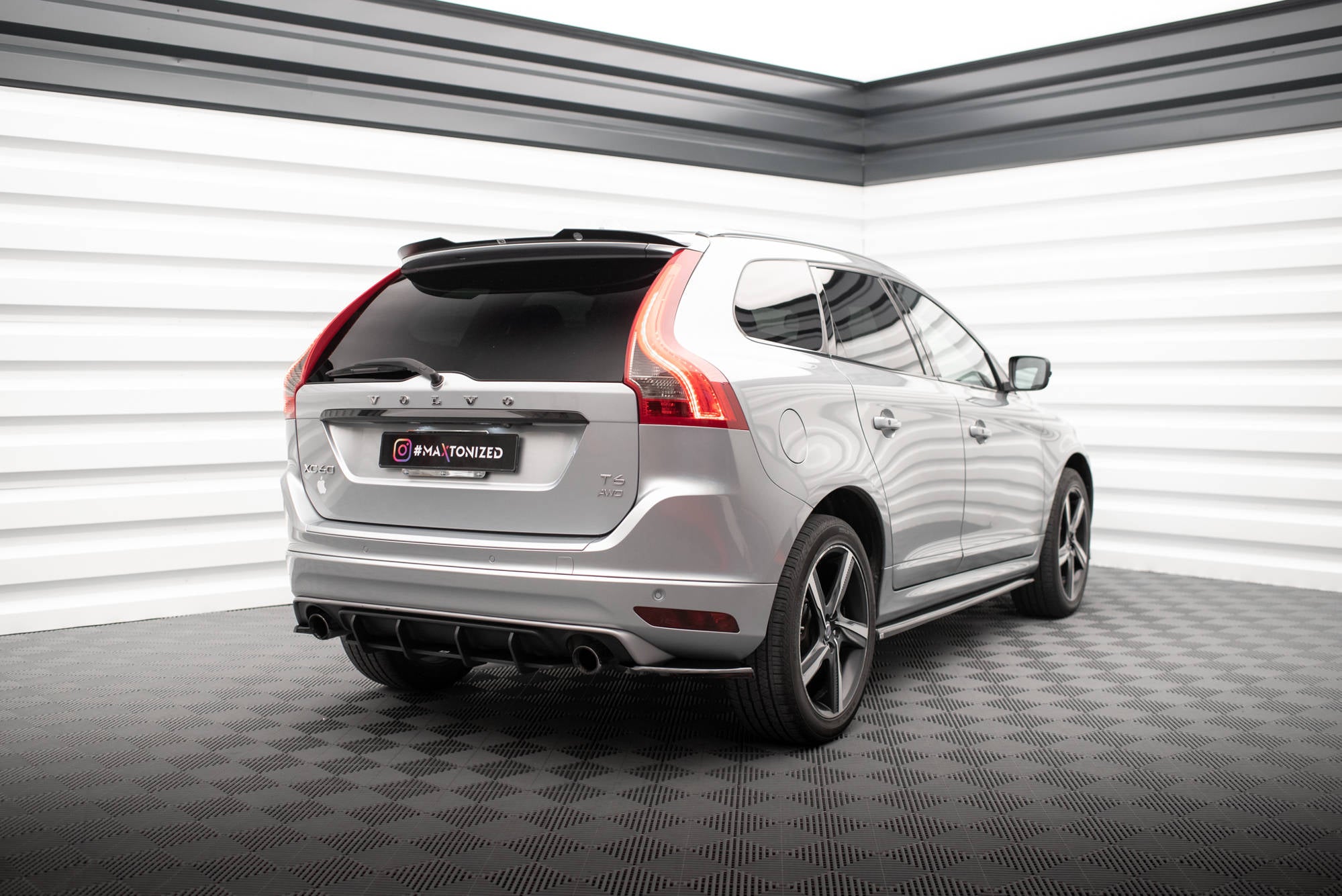 Maxton Design Spoiler CAP passend für Volvo XC60 Mk1 Facelift schwarz Hochglanz