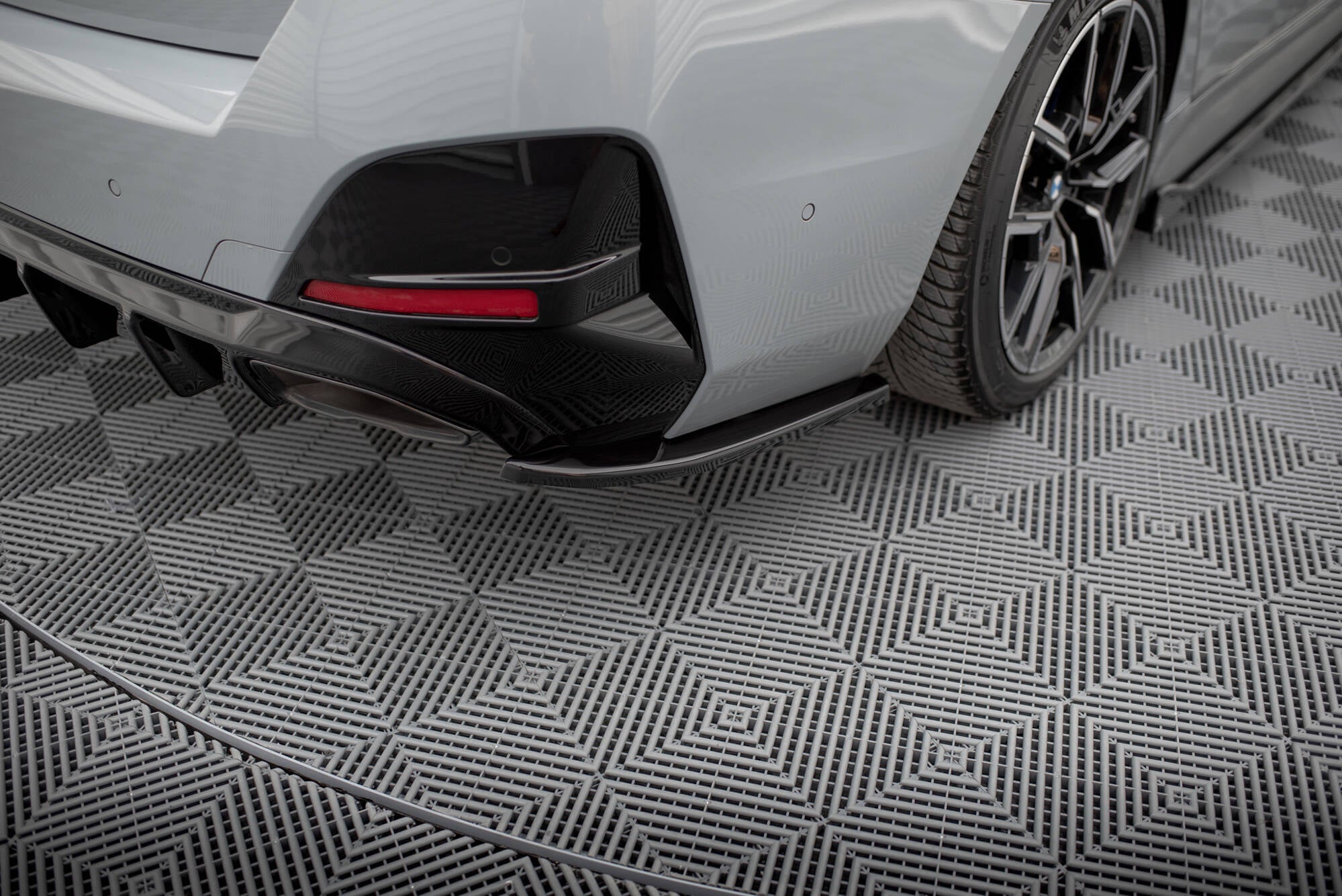 Maxton Design Heck Ansatz Flaps Diffusor V.3 passend für BMW M440i / 4 M-Paket Gran Coupe G26 schwarz Hochglanz