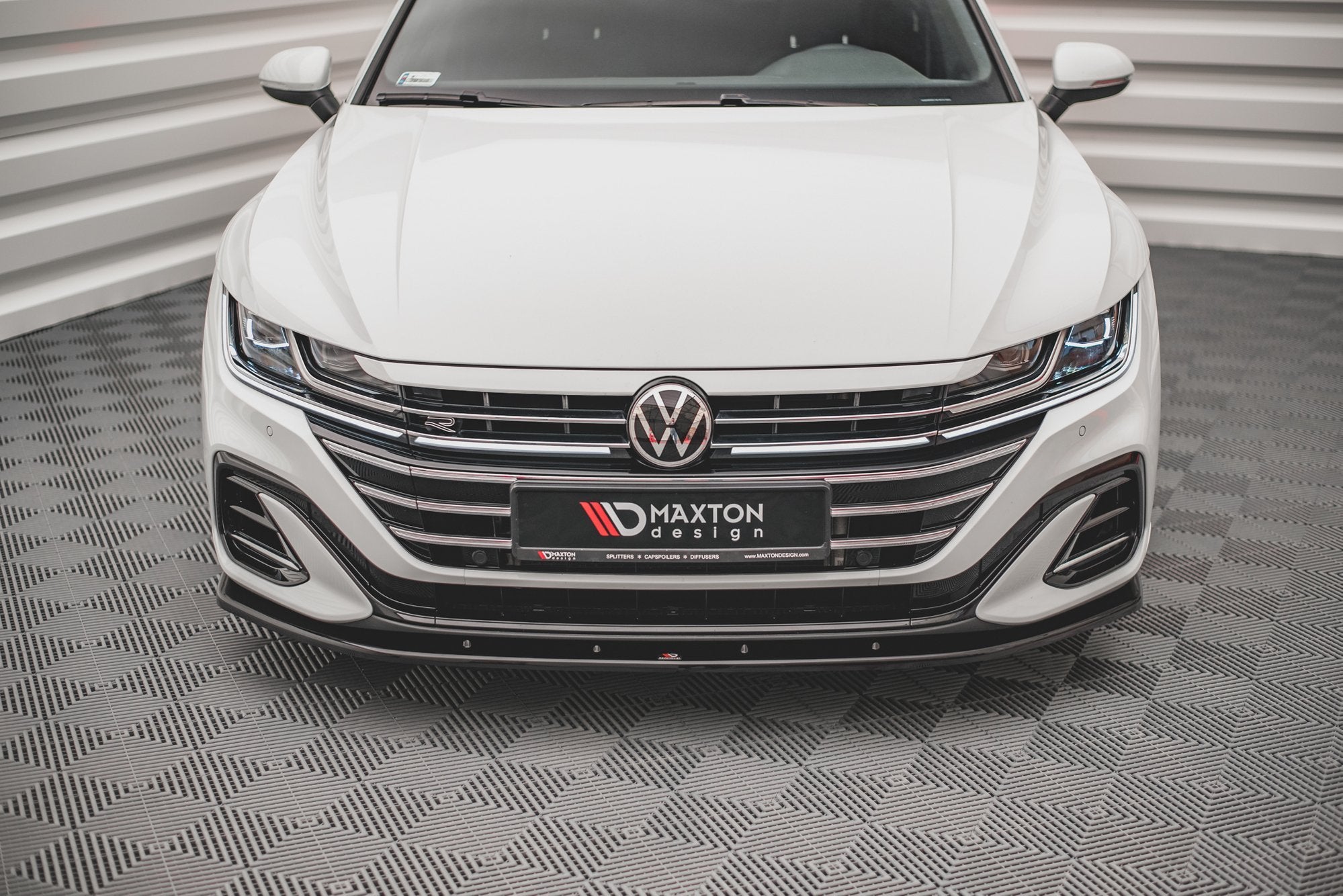 Maxton Design Street+ Spoilerlippe Front Ansatz V.2 passend für VW Arteon R-Line Limousine / Shooting Brake Mk1 Facelift schwarz Hochglanz