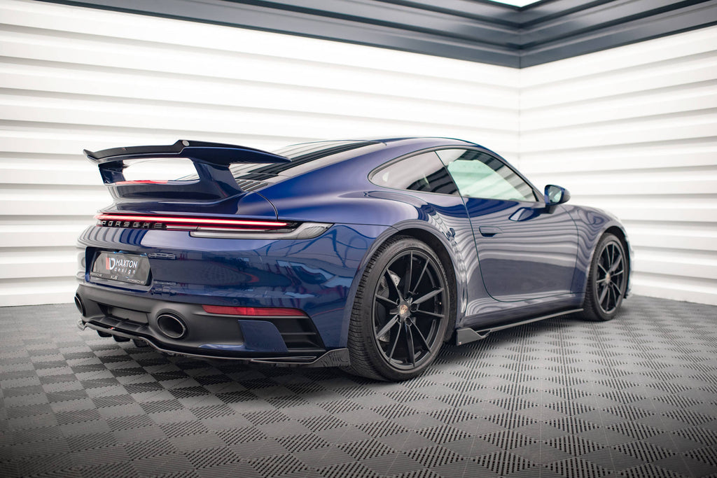 Maxton Design Street+ Mittlerer Diffusor RACE V.2 passend für Porsche 911 Carrera Aero / Carrera GTS 992 schwarz Hochglanz
