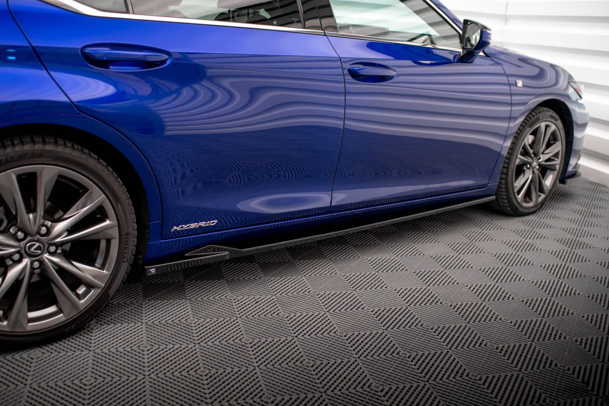 Maxton Design Street+ Seitenschweller Leisten passend für Lexus ES F Sport Mk7 schwarz Hochglanz
