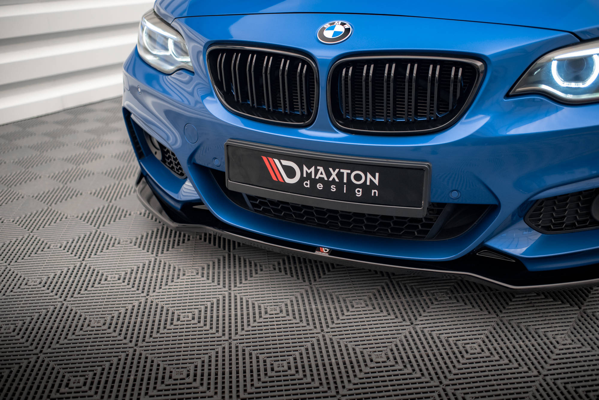 Maxton Design Street+ Spoilerlippe Front Ansatz V.1 passend für BMW 2 M-Paket F22 schwarz Hochglanz