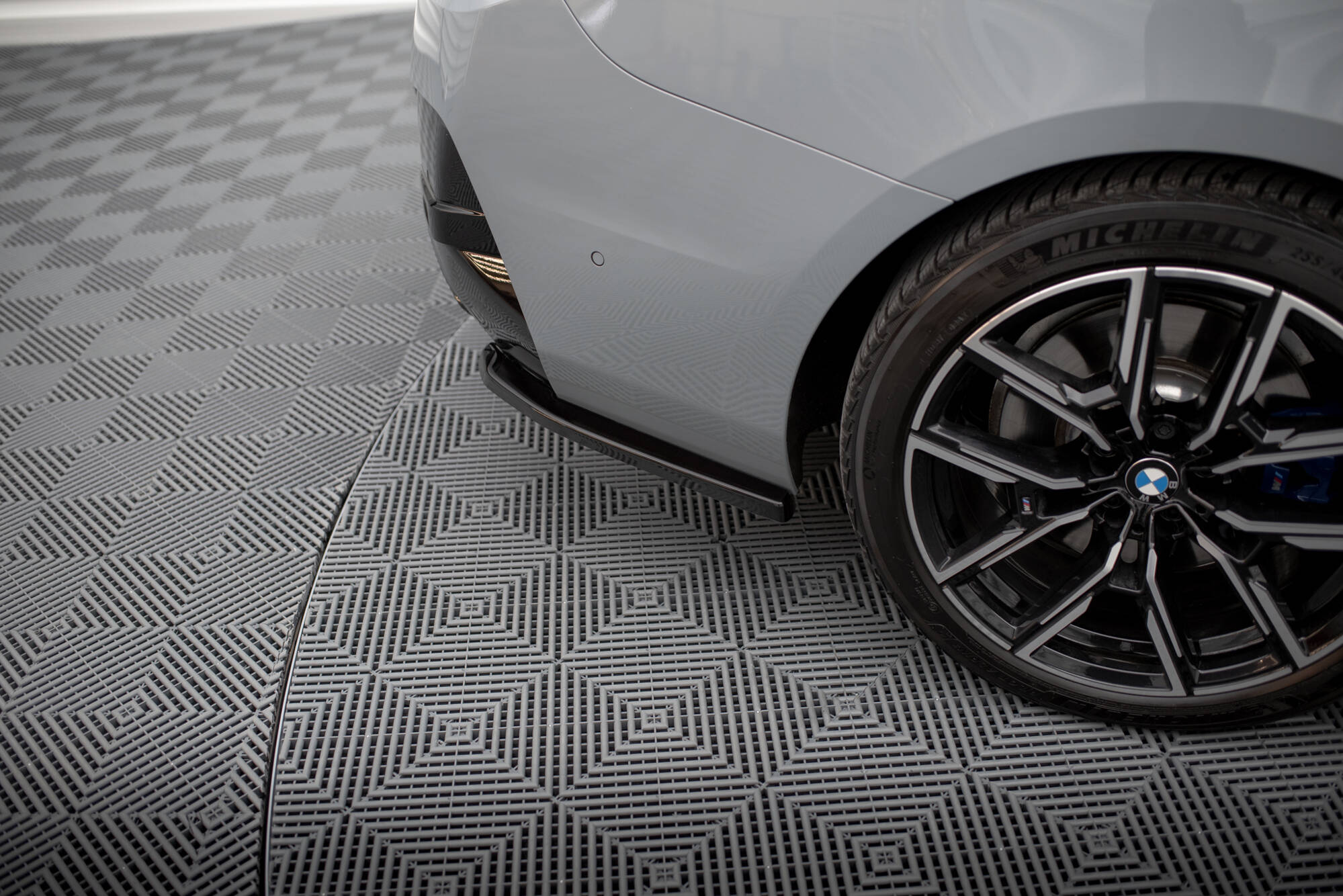 Maxton Design Heck Ansatz Flaps Diffusor V.1 passend für BMW M440i Gran Coupe G26 schwarz Hochglanz