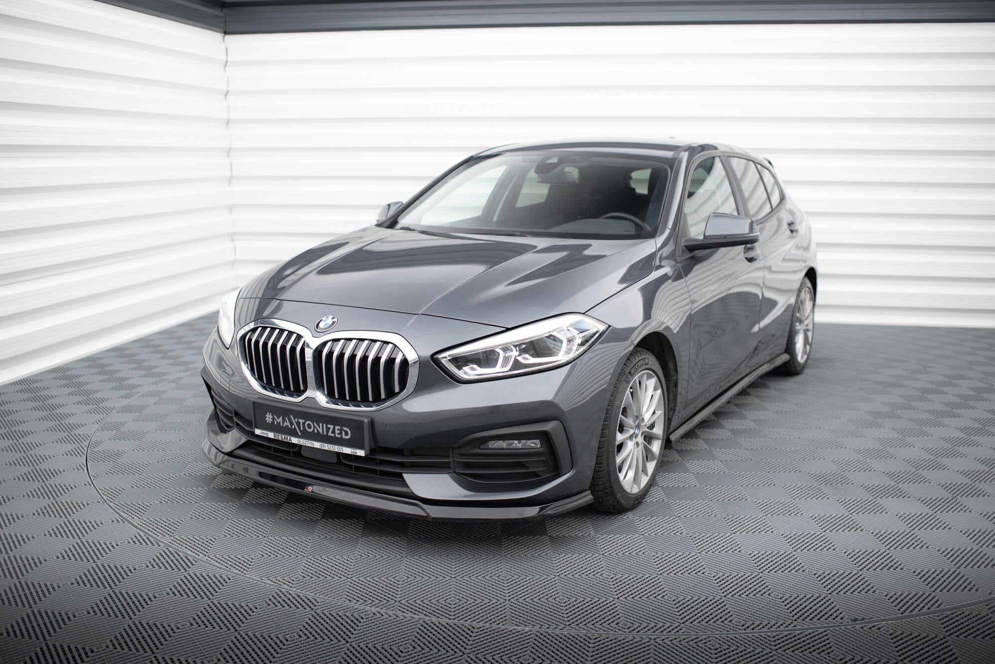 Maxton Design Street+ Spoilerlippe Front Ansatz V.2 passend für BMW 1er F40 schwarz Hochglanz