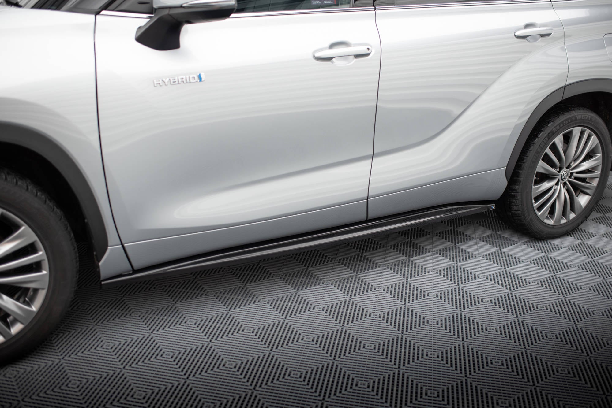 Maxton Design Street+ Seitenschweller Leisten passend für Toyota Highlander Mk4 schwarz Hochglanz