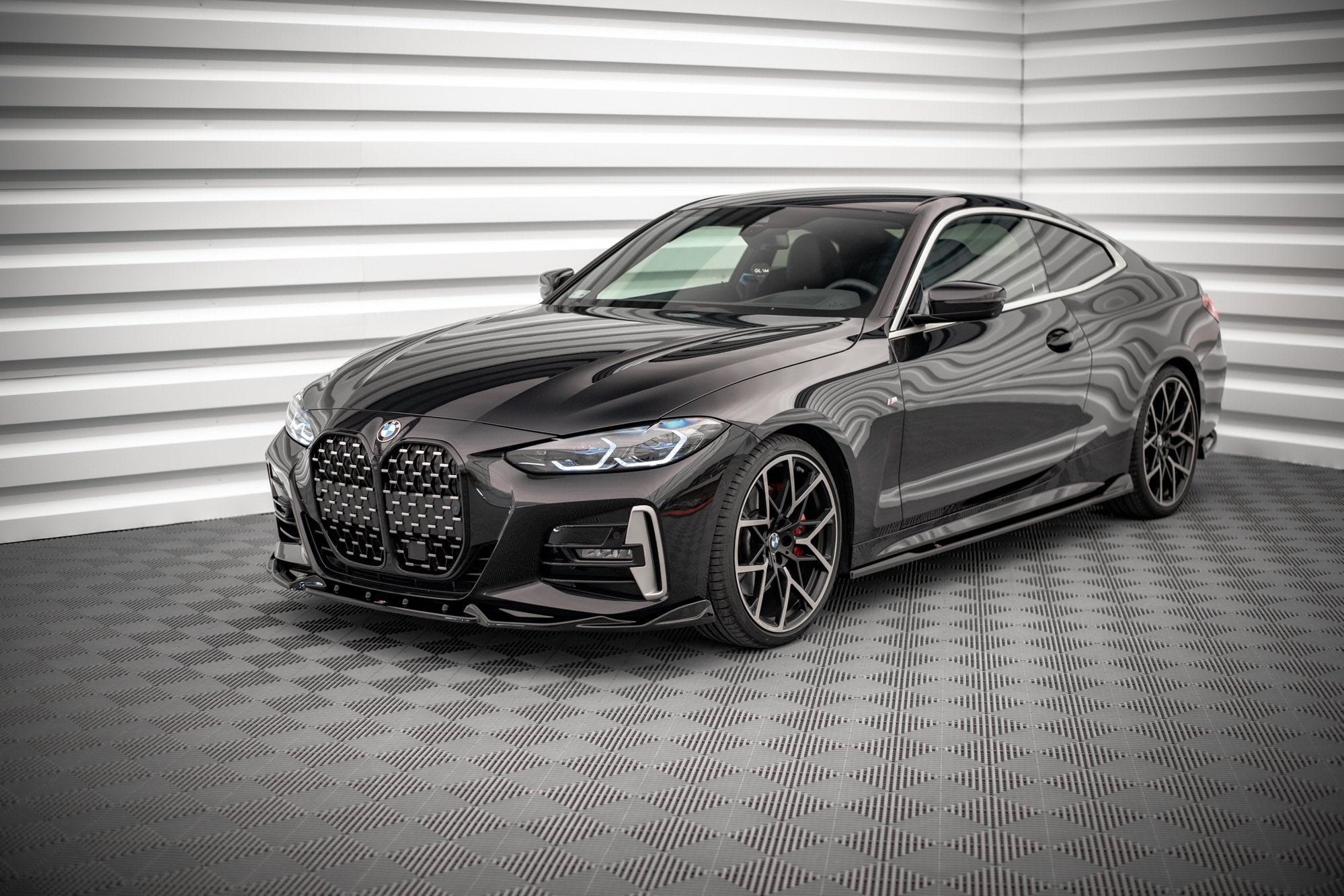 Maxton Design Street+ Spoilerlippe Front Ansatz V.2 passend für BMW 4er M-Paket / M440i G22 / G23 / G22 Facelift / G23 Facelift schwarz Hochglanz