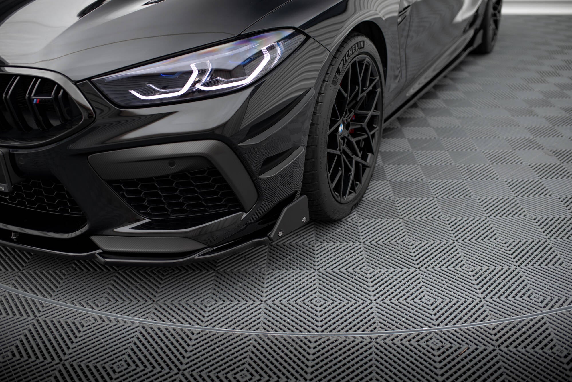 Maxton Design Street+ Spoilerlippe Front Ansatz V.1 + Flaps passend für BMW M8 Gran Coupe F93 / Coupe F92