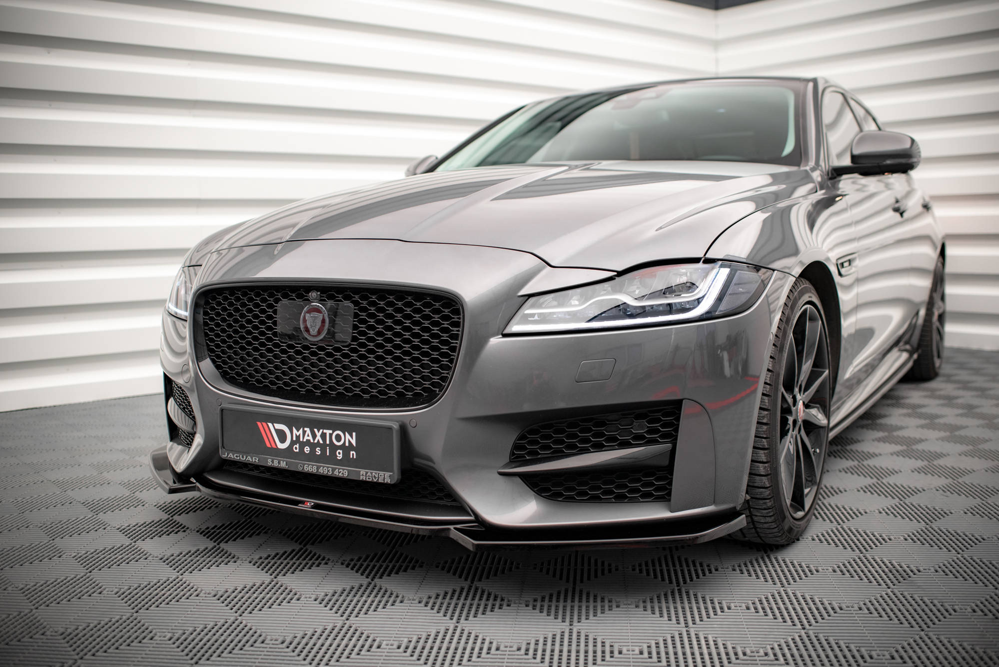 Maxton Design Street+ Spoilerlippe Front Ansatz V.1 passend für Jaguar XF R-Sport X260 schwarz Hochglanz