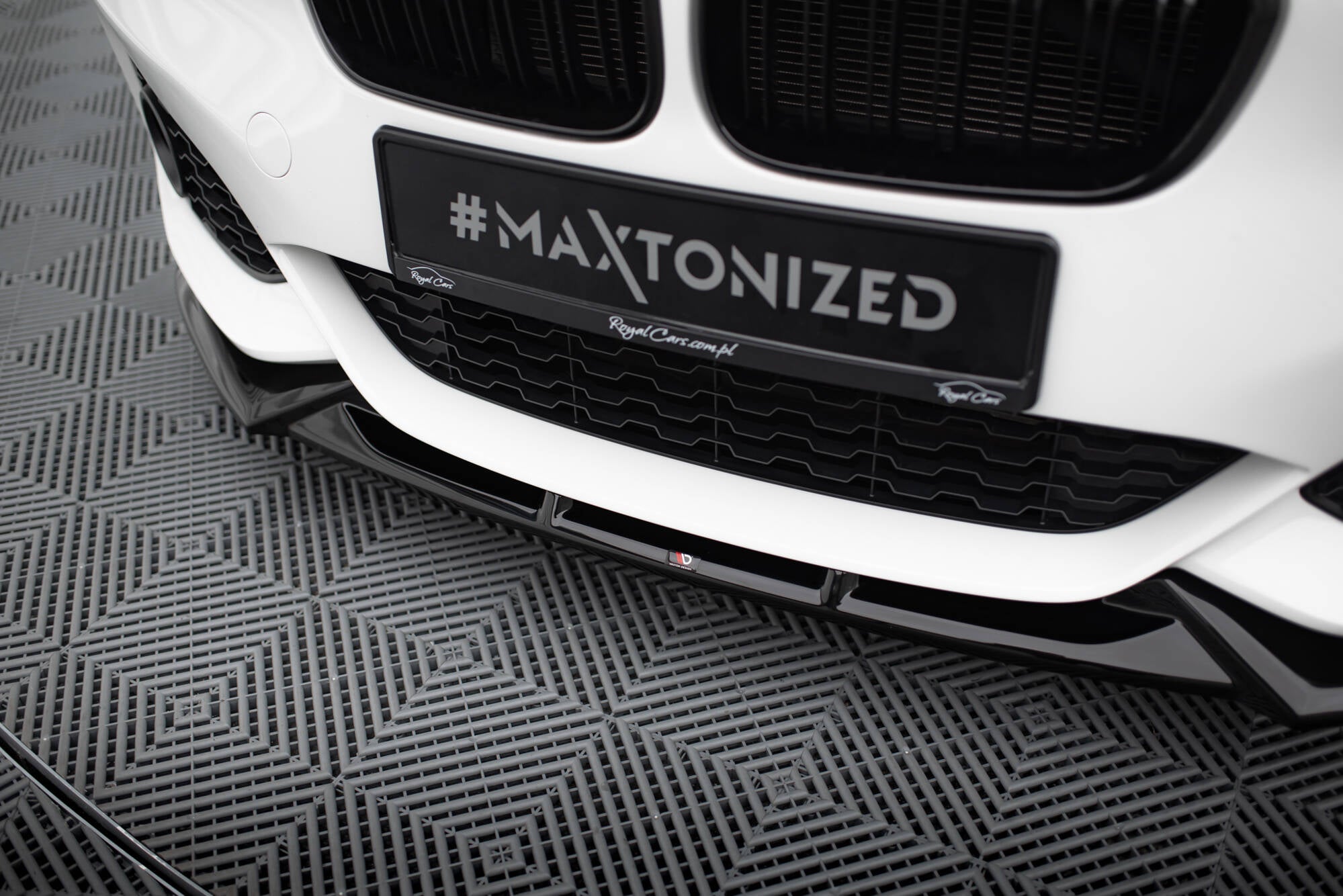 Maxton Design Street+ Spoilerlippe Front Ansatz V.5 passend für BMW 1er M-Paket / M140i F20 Facelift schwarz Hochglanz