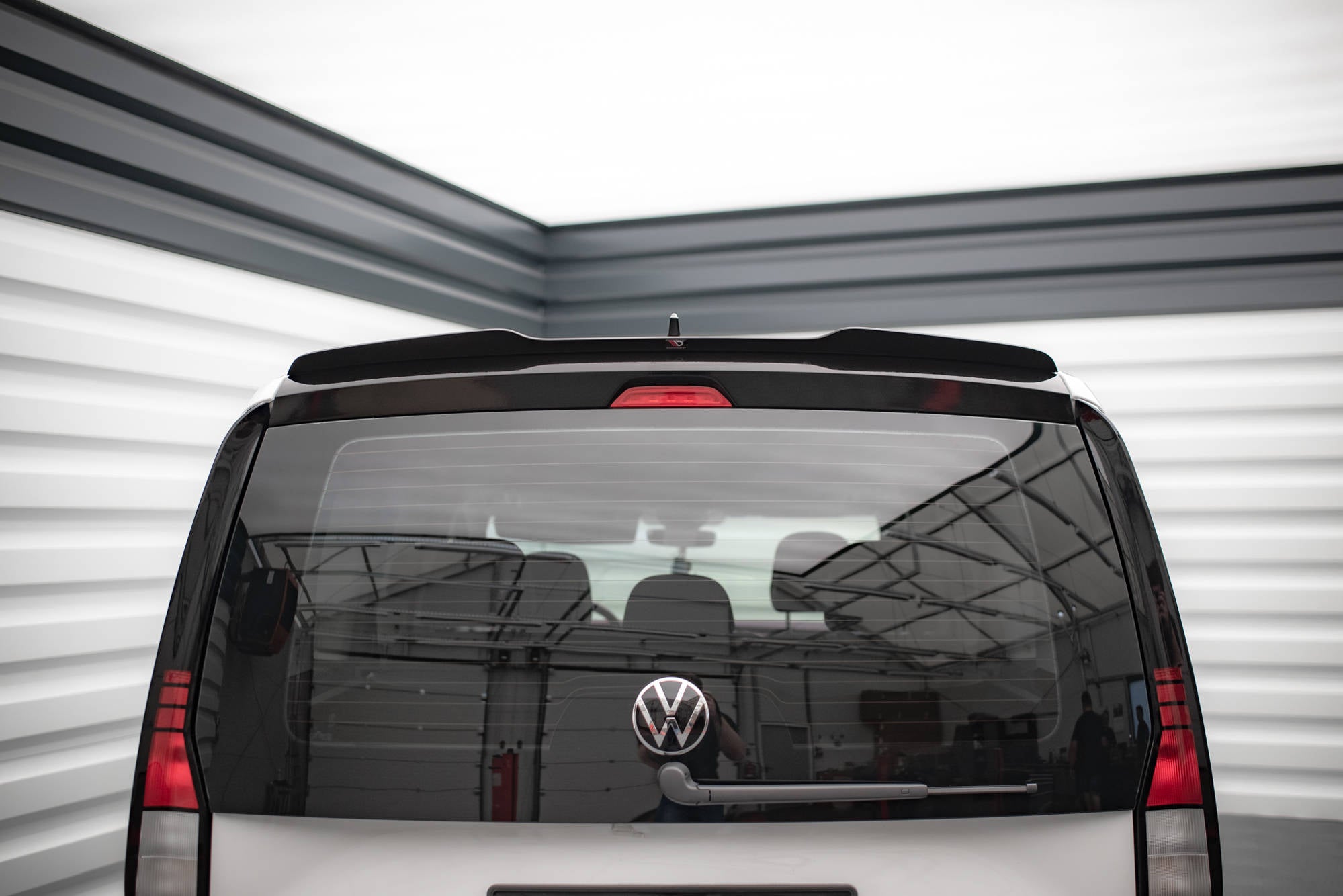 Maxton Design Spoiler CAP passend für VW Caddy Mk5 schwarz Hochglanz