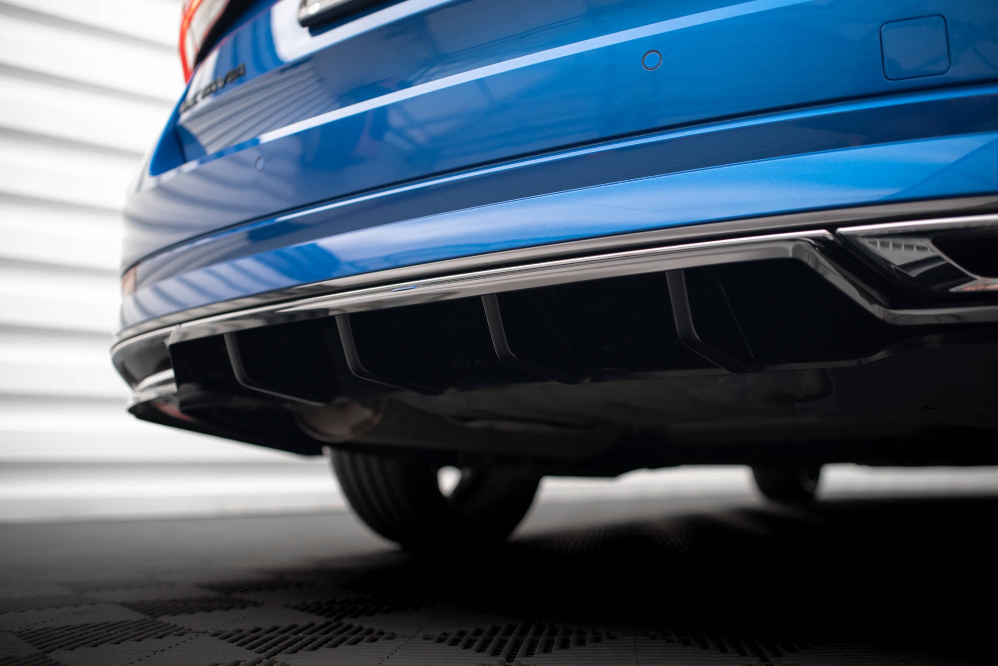 Maxton Design Street+ Mittlerer Diffusor RACE passend für Skoda Octavia Sportline Mk4 schwarz Hochglanz