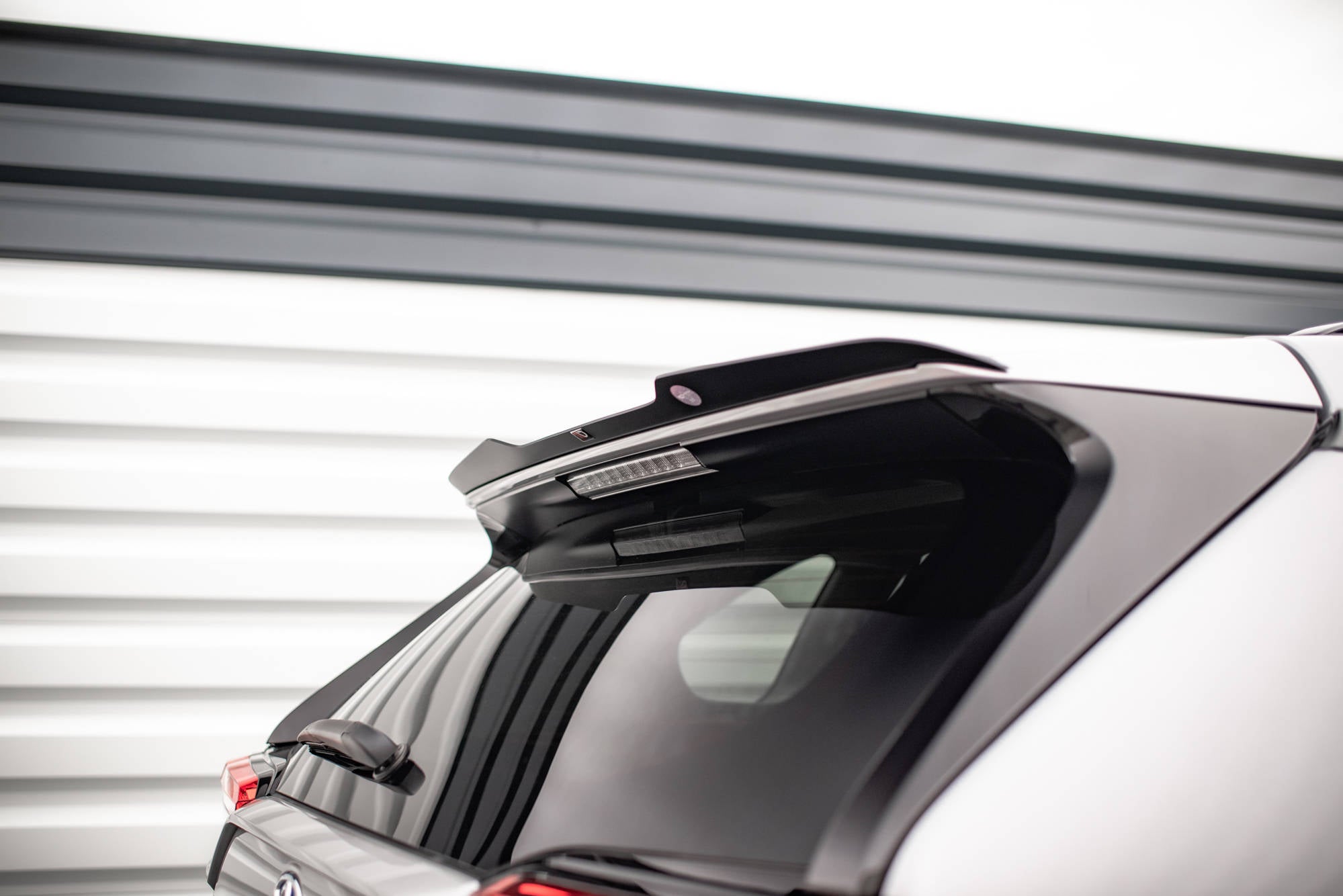 Maxton Design Spoiler CAP passend für Toyota RAV4 Mk5 schwarz Hochglanz