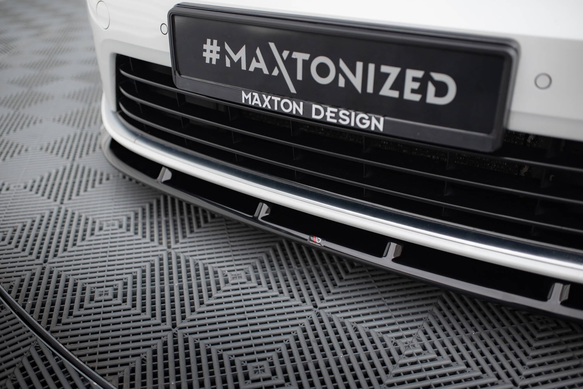 Maxton Design Street+ Spoilerlippe Front Ansatz V.6 passend für VW Golf R / R-Line Mk7 schwarz Hochglanz