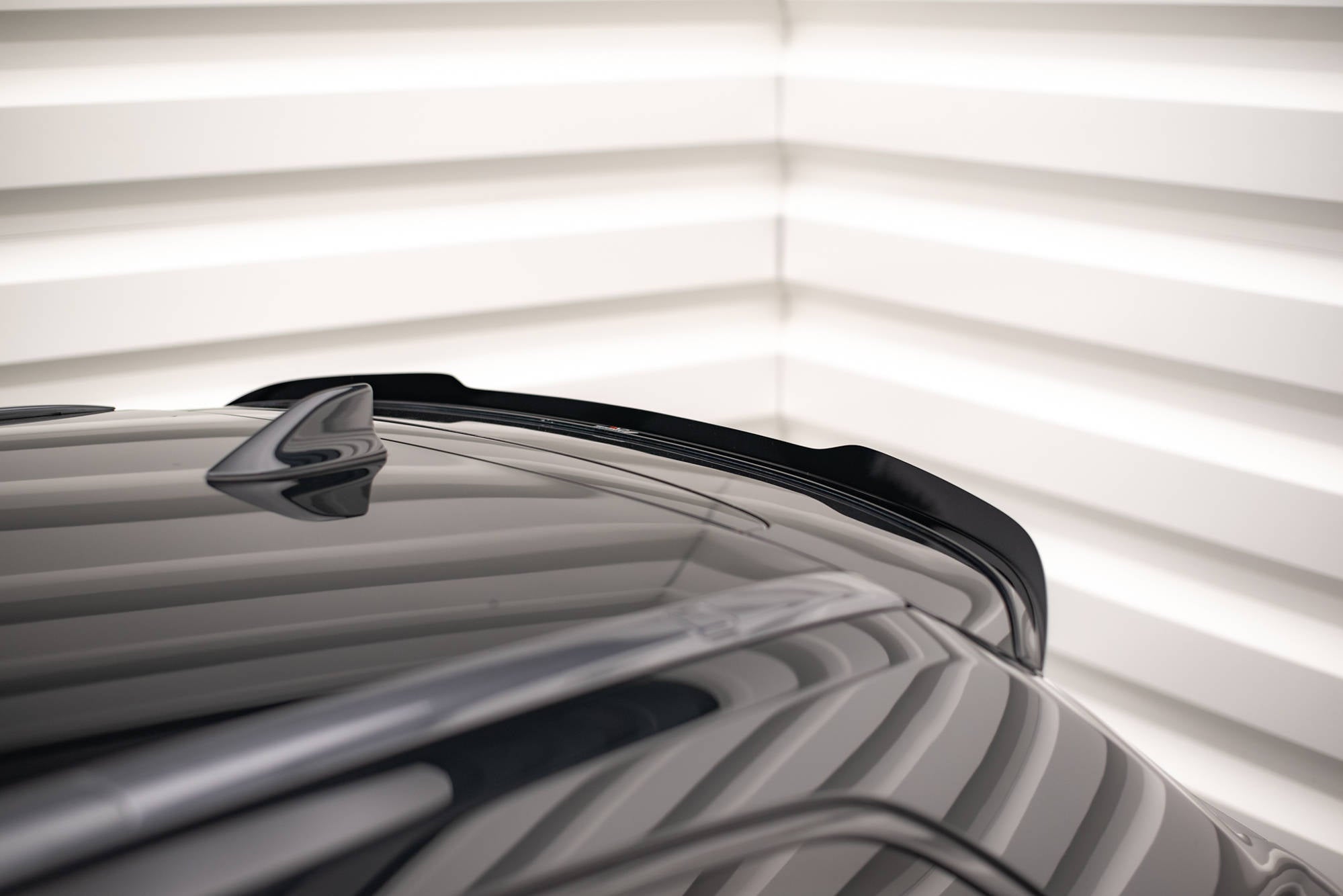 Maxton Design Spoiler CAP passend für Toyota Avensis Mk3 Facelift Wagon schwarz Hochglanz