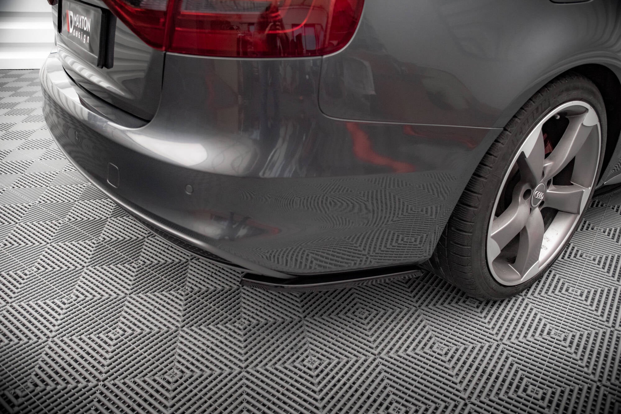 Maxton Design Heck Ansatz Flaps Diffusor V.2 passend für Audi A4 S-Line Avant B8 Facelift schwarz Hochglanz