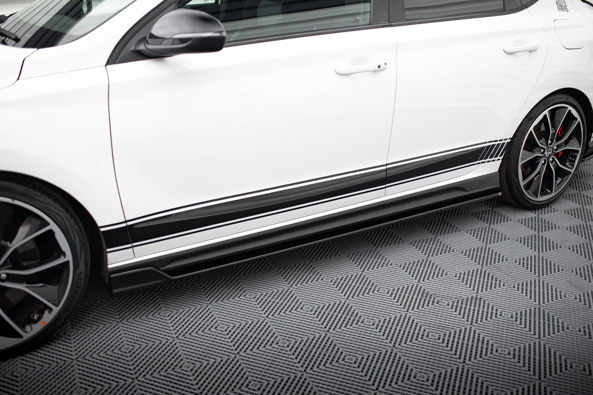Maxton Design Street+ Seitenschweller Leisten passend für V.5 Hyundai I30 N / N-Line Hatchback / Fastback Mk3 / Mk3 Facelift schwarz Hochglanz