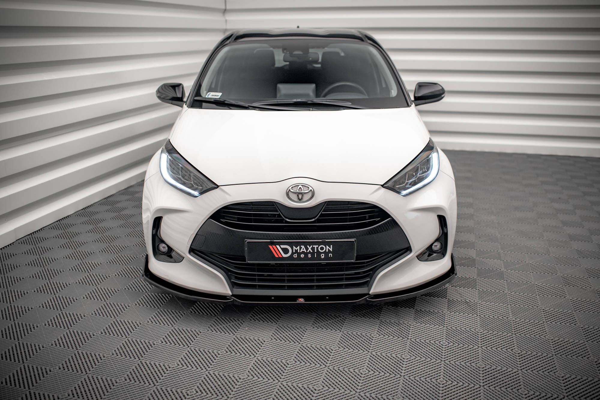 Maxton Design Street+ Spoilerlippe Front Ansatz V.1 + Flaps passend für Toyota Yaris Mk4