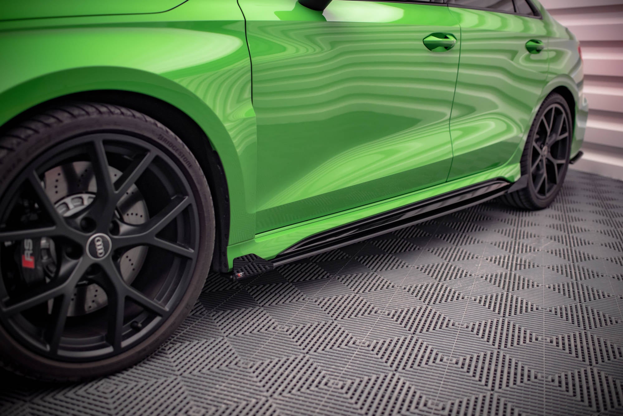 Maxton Design Street Pro Street+ Seitenschweller Leisten + Flaps passend für Audi RS3 Limousine 8Y schwarz Hochglanz
