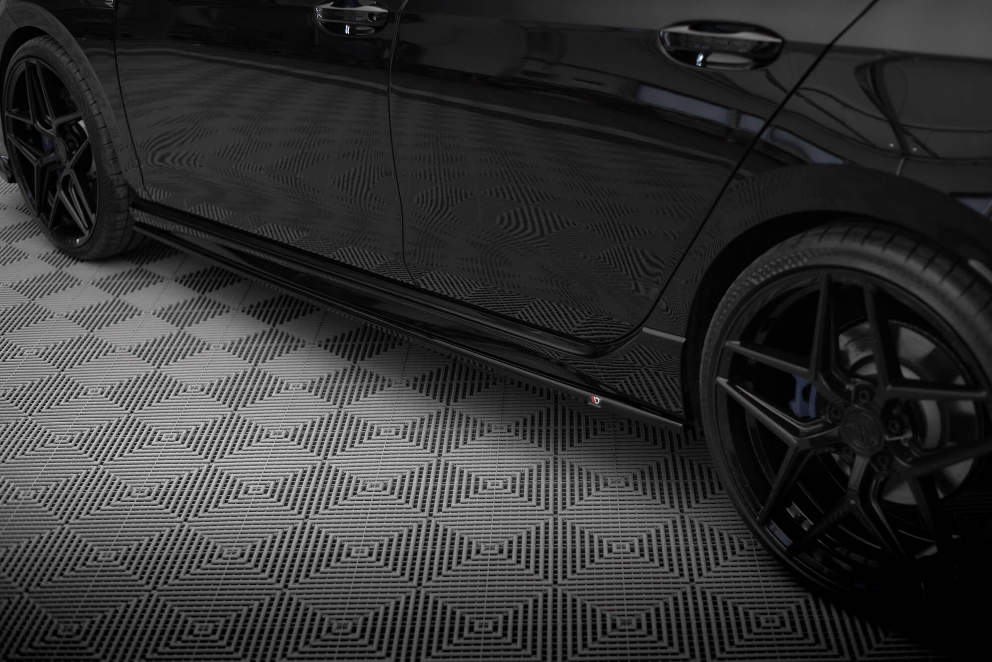 Maxton Design Street+ Seitenschweller Leisten passend für V.3 passend für VW Golf R Hatchback Mk8 Facelift schwarz Hochglanz