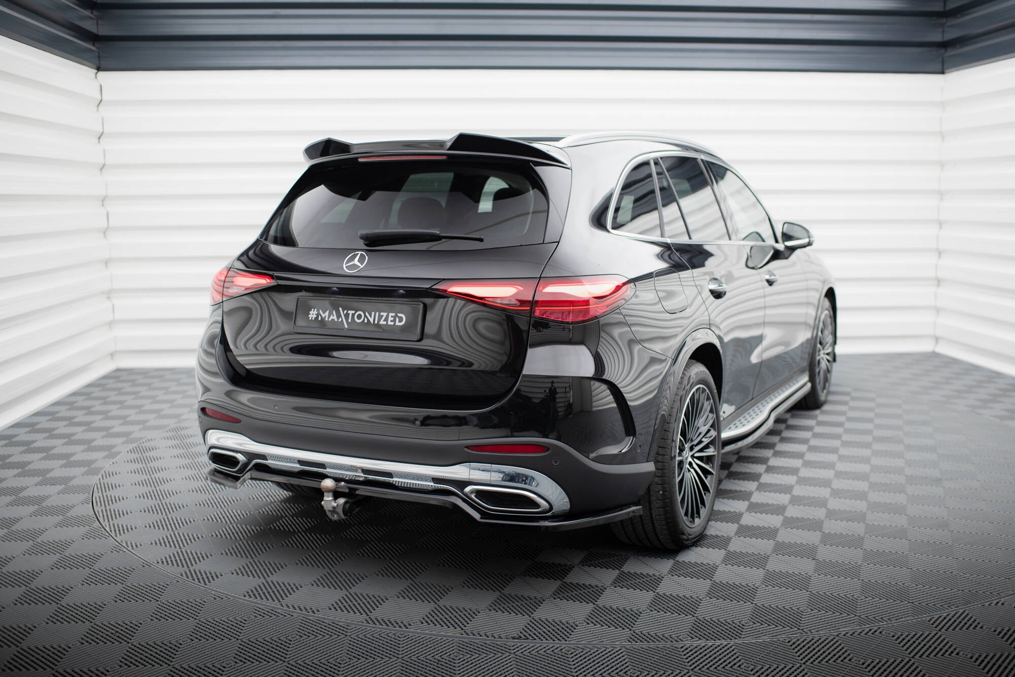 Maxton Design Street+ Mittlerer Diffusor RACE passend für Mercedes-Benz GLC AMG-Line X254 schwarz Hochglanz