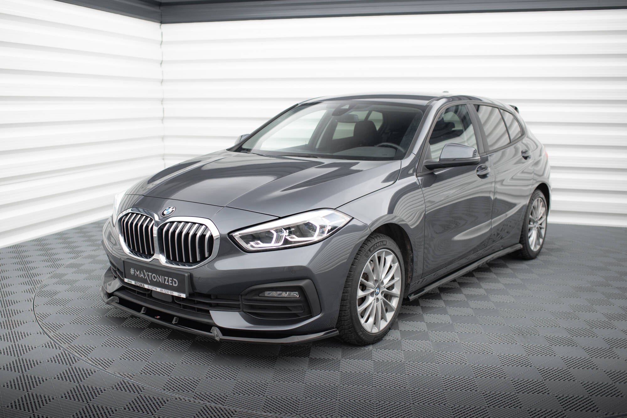 Maxton Design Street+ Spoilerlippe Front Ansatz V.1 passend für BMW 1er F40 schwarz Hochglanz