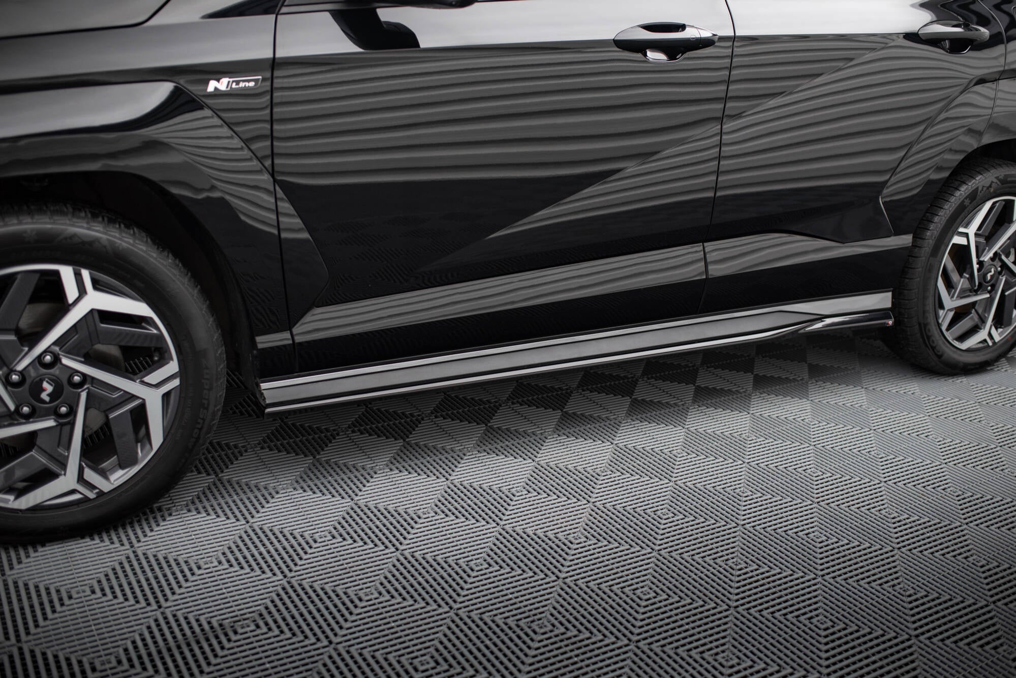 Maxton Design Street+ Seitenschweller Leisten passend für Hyundai Kona N-line Mk2 schwarz Hochglanz