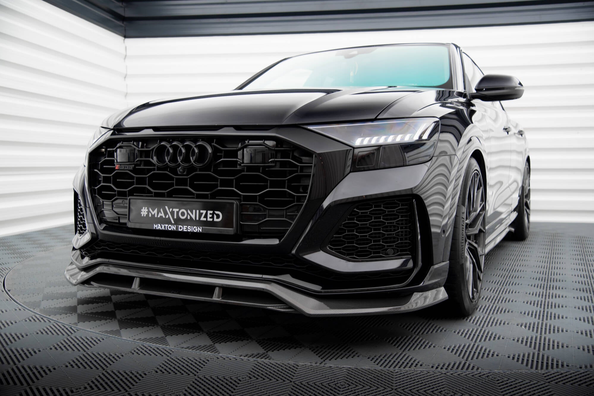 Maxton Design Prepreg Carbon Fiber Street+ Spoilerlippe Front Ansatz passend für Audi RSQ8 Mk1