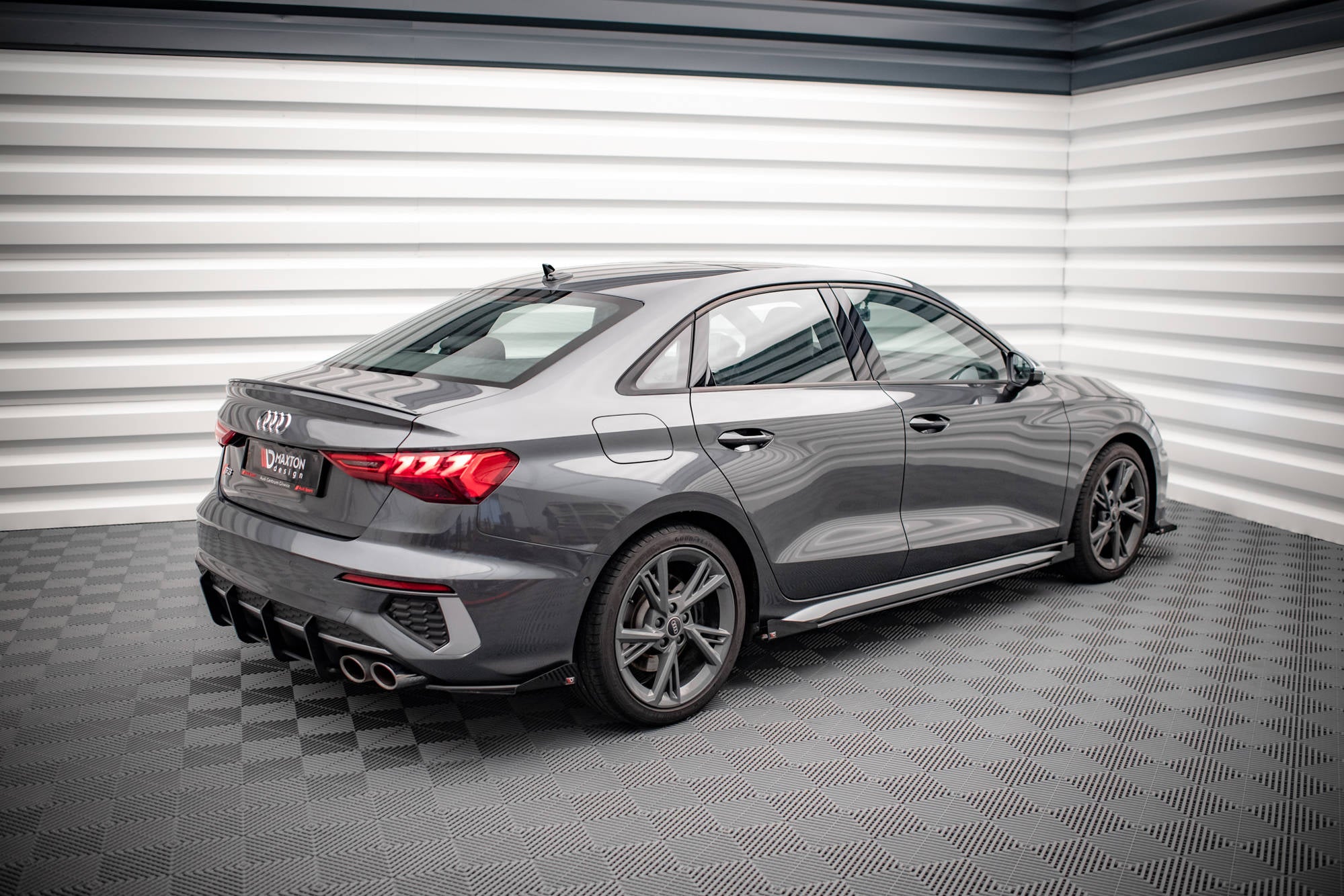 Maxton Design Street Pro Street+ Seitenschweller Leisten + Flaps passend für V.1 Audi S3 / A3 S-Line 8Y / 8Y Facelift schwarz Hochglanz