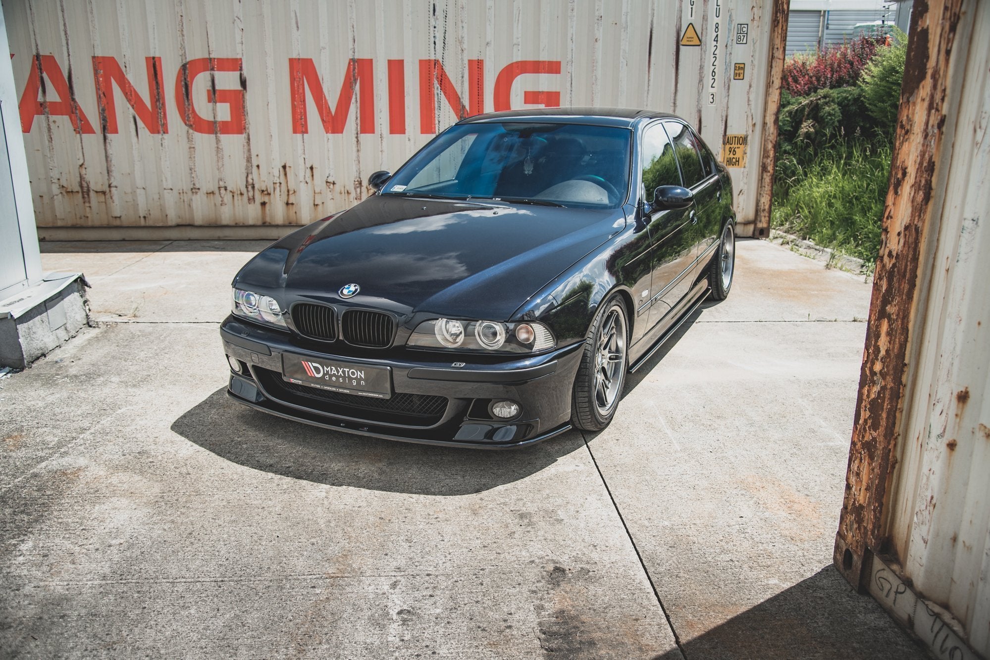 Maxton Design Street+ Spoilerlippe Front Ansatz passend für Seite + Street+ Spoilerlippe Front Ansatz passend für BMW M5 / 5 M-Paket E39 schwarz Hochglanz