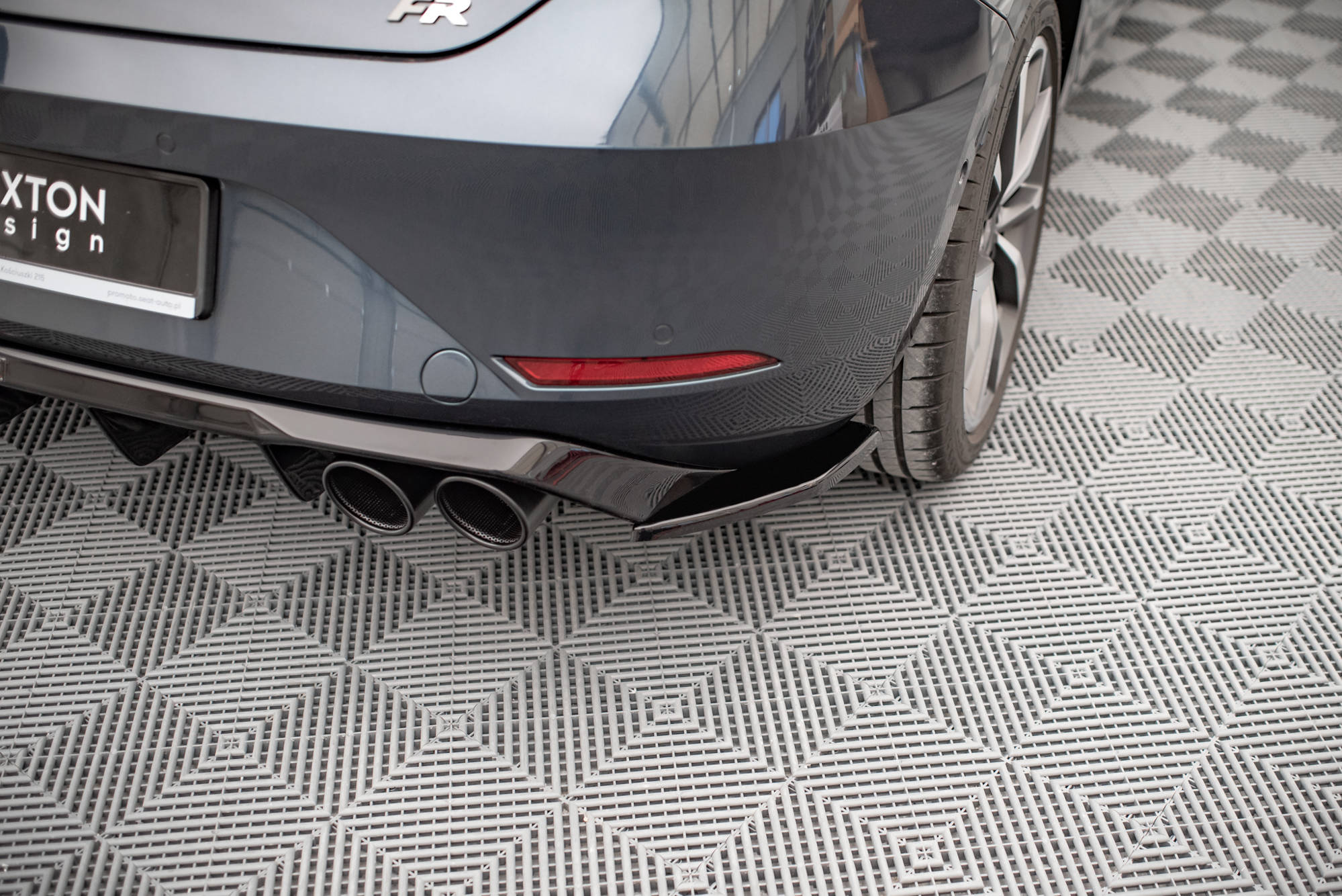 Maxton Design Heck Ansatz Flaps Diffusor passend für Seat Leon FR Hatchback Mk4 schwarz Hochglanz