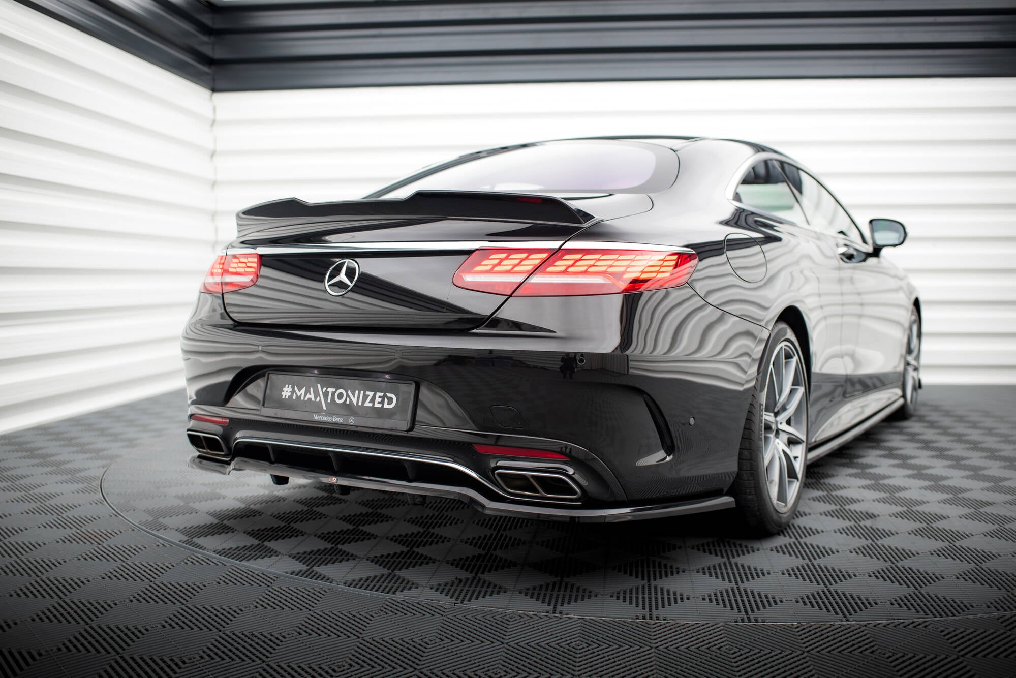 Maxton Design Street+ Mittlerer Diffusor RACE passend für Mercedes-Benz S Coupe AMG-Line C217 Facelift schwarz Hochglanz