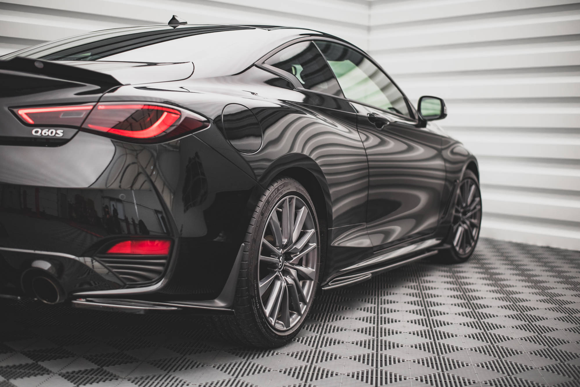 Maxton Design Street+ Seitenschweller Leisten passend für Infiniti Q60 S Mk2 schwarz Hochglanz
