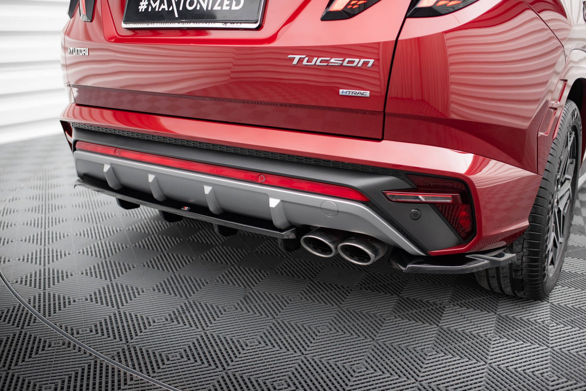 Maxton Design Street+ Mittlerer Diffusor RACE passend für Hyundai Tucson N-Line Mk4 schwarz Hochglanz