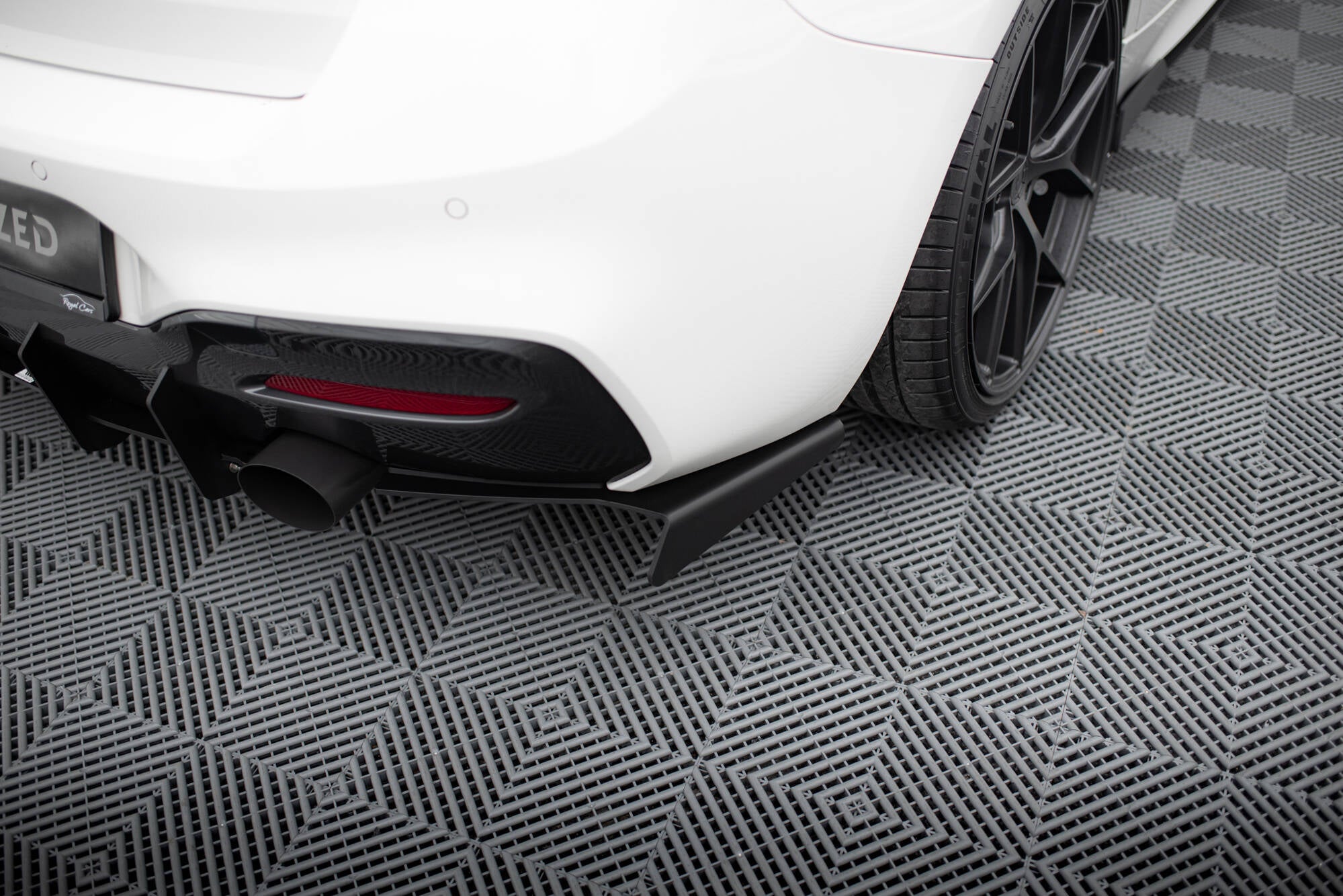 Maxton Design Heck Ansatz Flaps Diffusor passend für BMW 1er F20/F21 M-Power FACELIFT