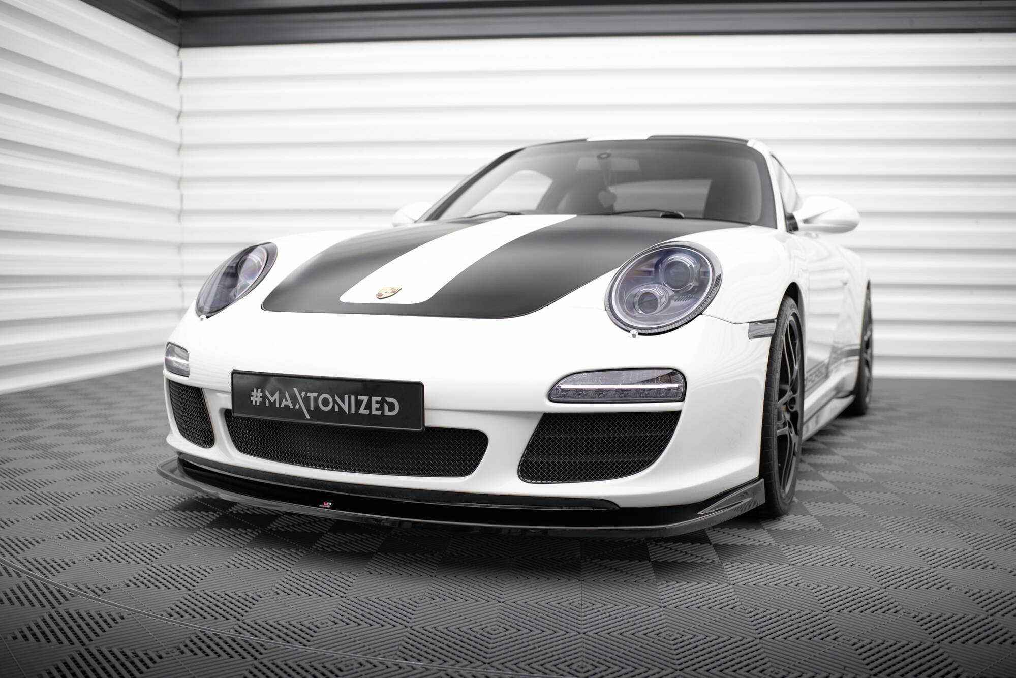 Maxton Design Street+ Spoilerlippe Front Ansatz V.2 passend für Porsche 911 Carrera 997 Facelift schwarz Hochglanz