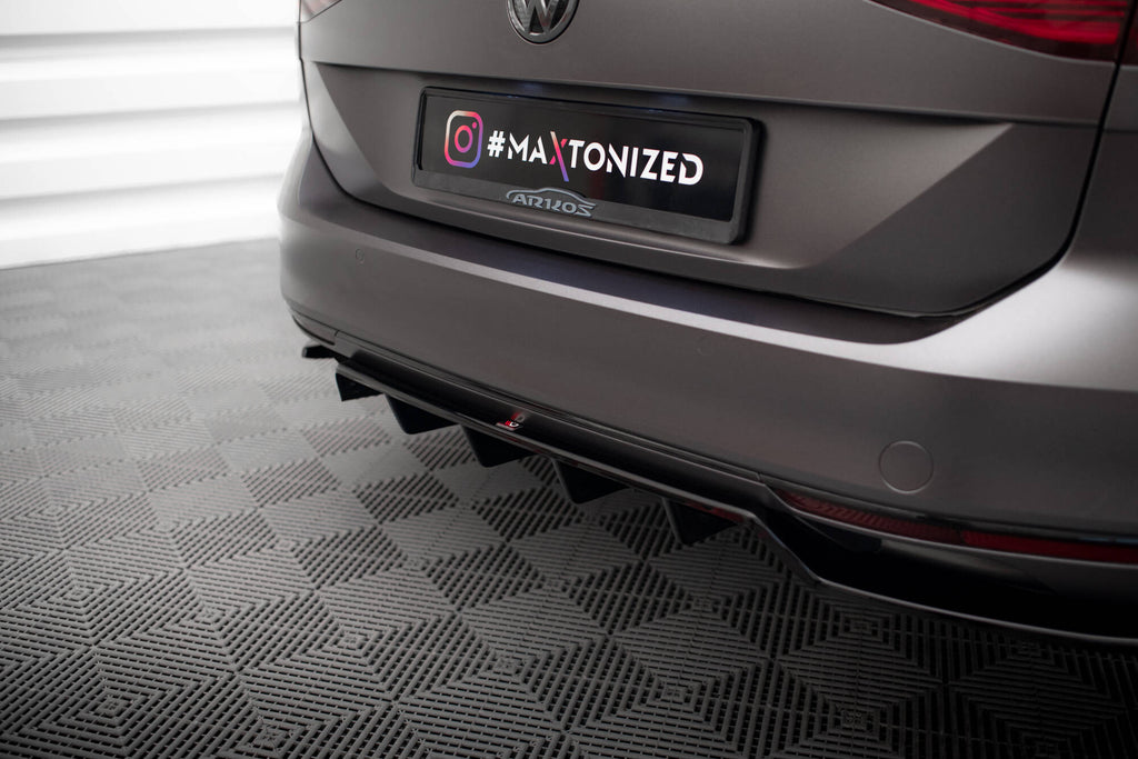 Maxton Design Street+ Mittlerer Diffusor RACE passend für VW Passat Limousine / Variant B8 schwarz Hochglanz