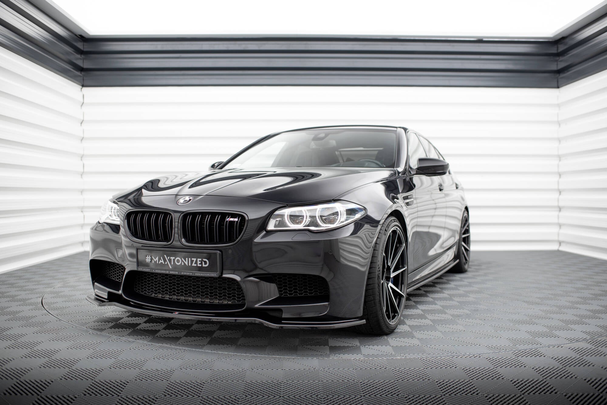 Maxton Design Street+ Spoilerlippe Front Ansatz passend für BMW M5 F10/ F11 schwarz Hochglanz
