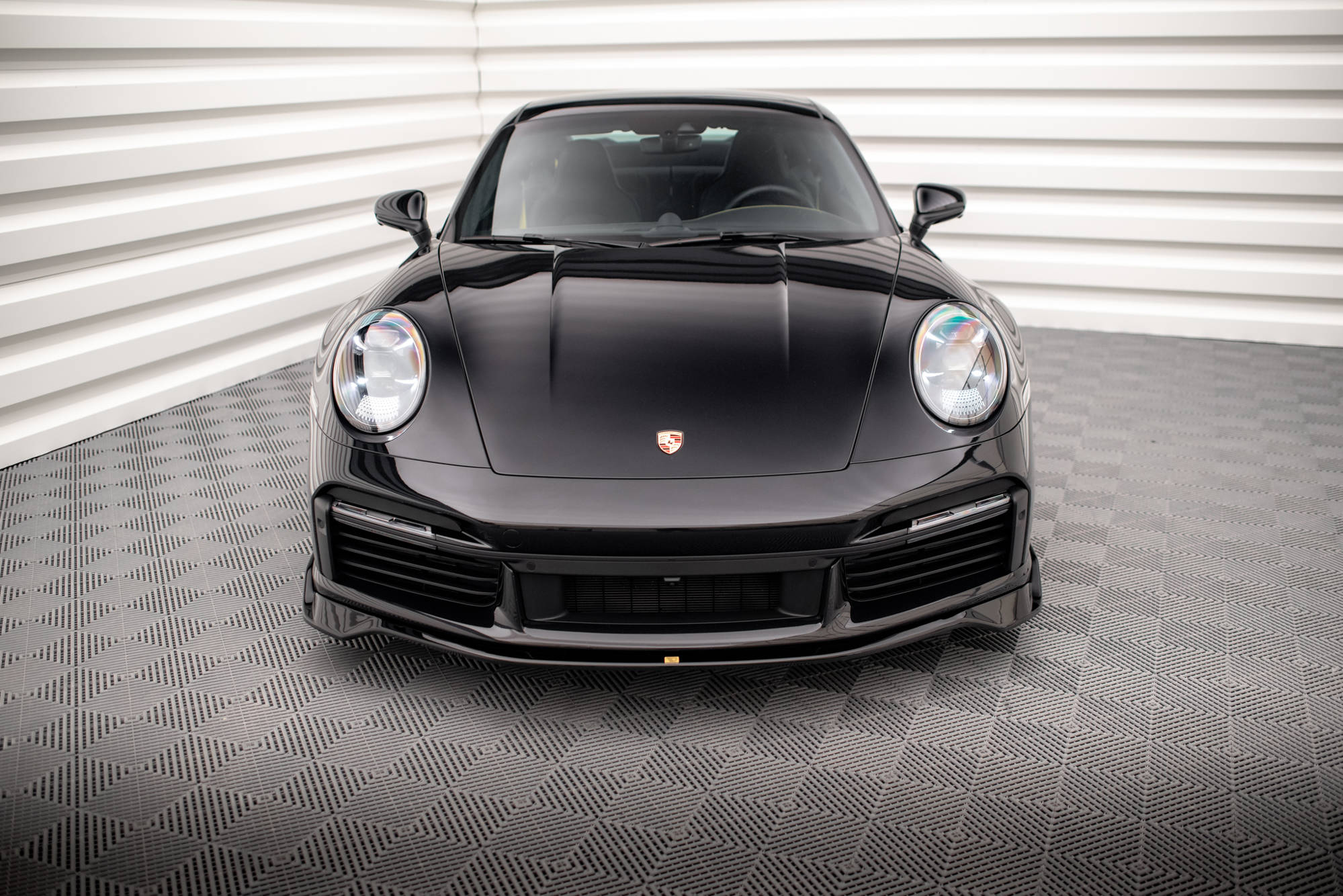 Maxton Design Street+ Spoilerlippe Front Ansatz passend für Porsche 911 Turbo S 992 schwarz Hochglanz
