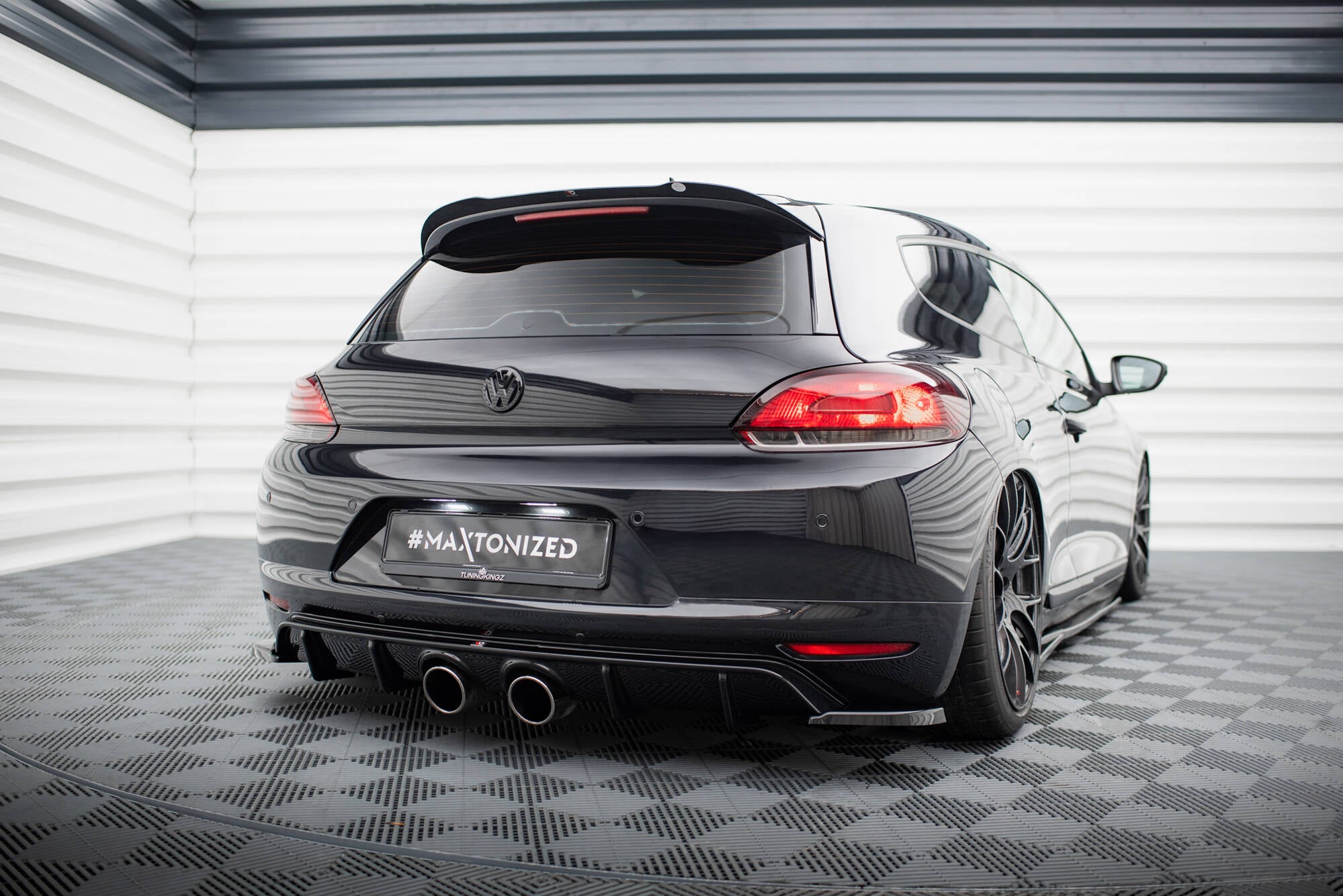 Maxton Design Diffusor Heck Ansatz V.2 passend für VW Scirocco Mk3 (R32 Auspuff) schwarz Hochglanz