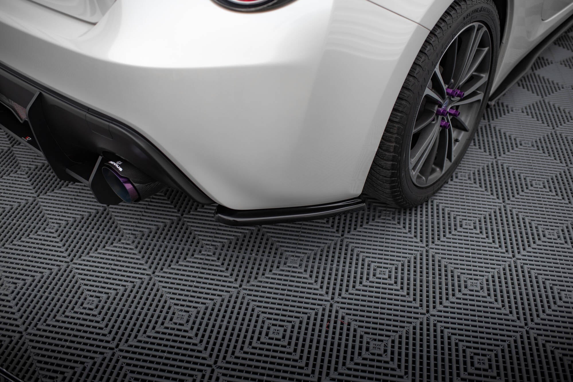 Maxton Design Heck Ansatz Flaps Diffusor V.1 passend für Subaru BRZ Mk1 / Mk1 Facelift schwarz Hochglanz