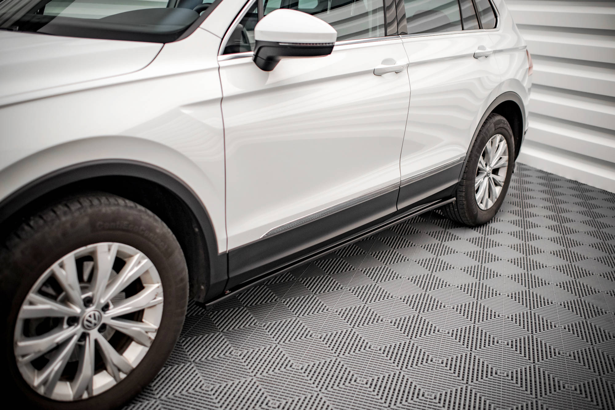 Maxton Design Street+ Seitenschweller Leisten passend für VW Tiguan Mk2 schwarz Hochglanz