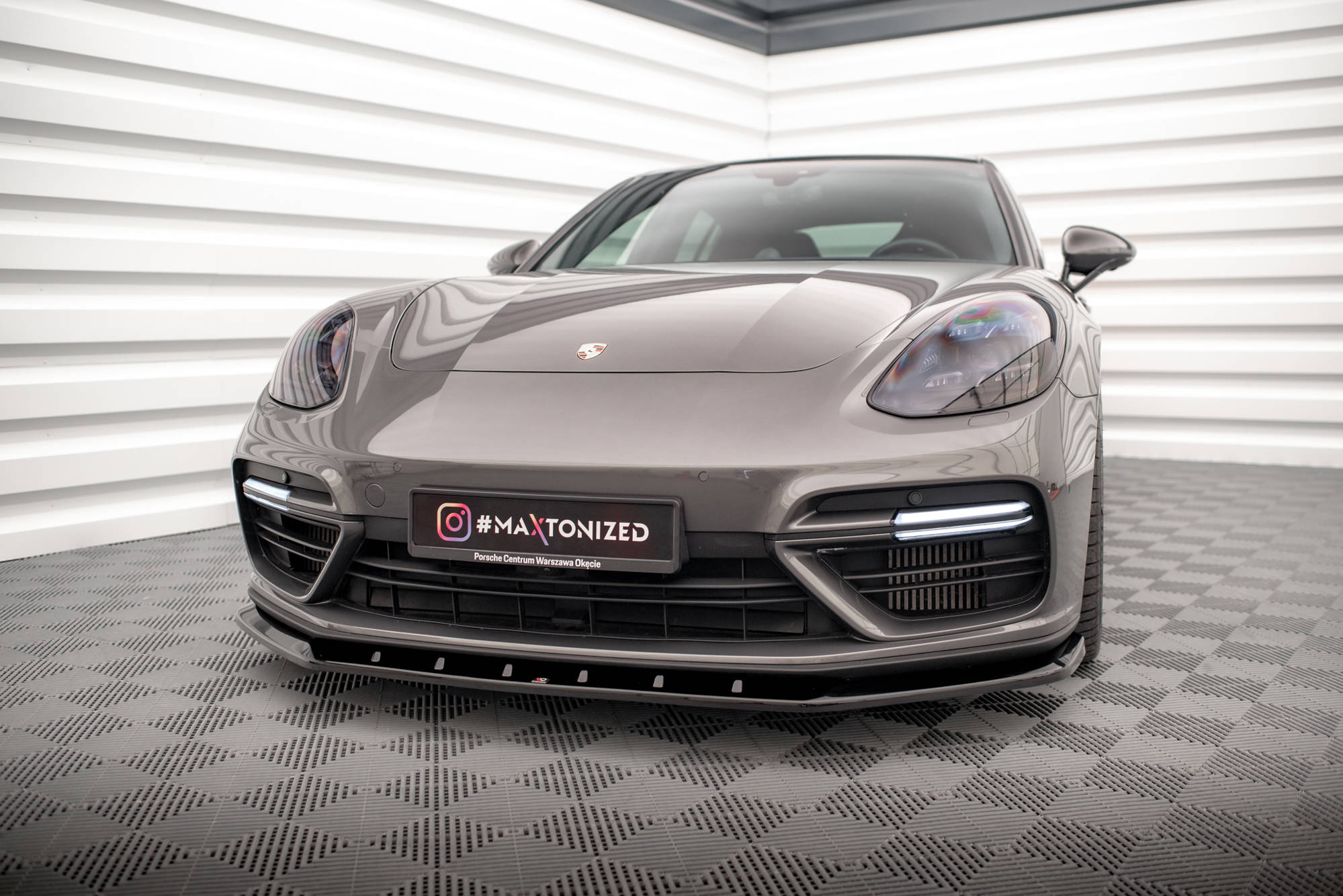 Maxton Design Street+ Spoilerlippe Front Ansatz V.1 passend für Porsche Panamera Turbo S E-Hybrid schwarz Hochglanz
