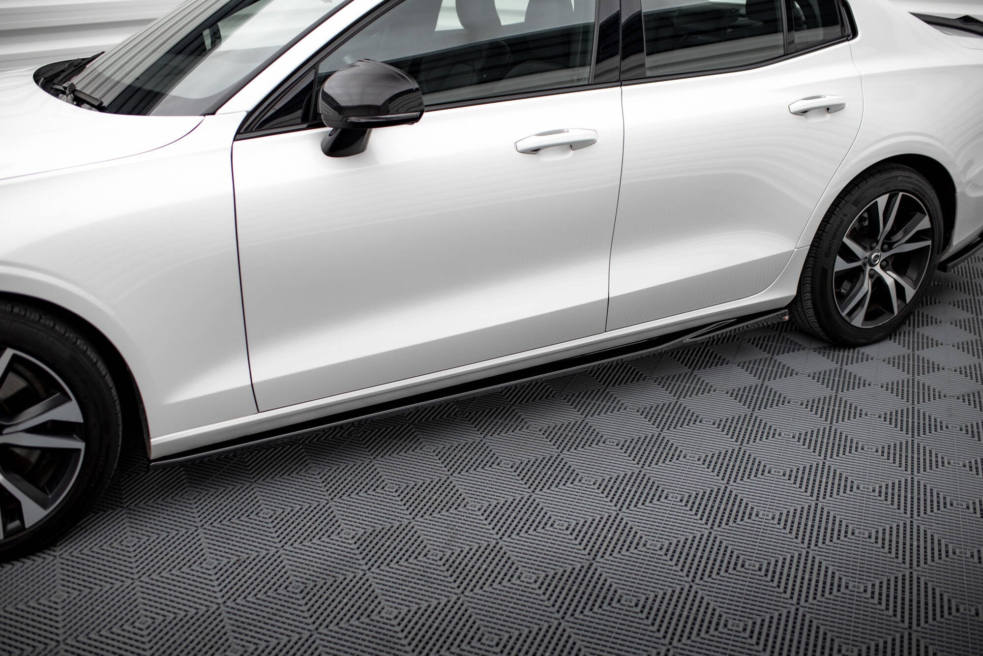 Maxton Design Street+ Seitenschweller Leisten passend für V.1 passend für Volvo S60/V60 R-Design Mk3 schwarz Hochglanz