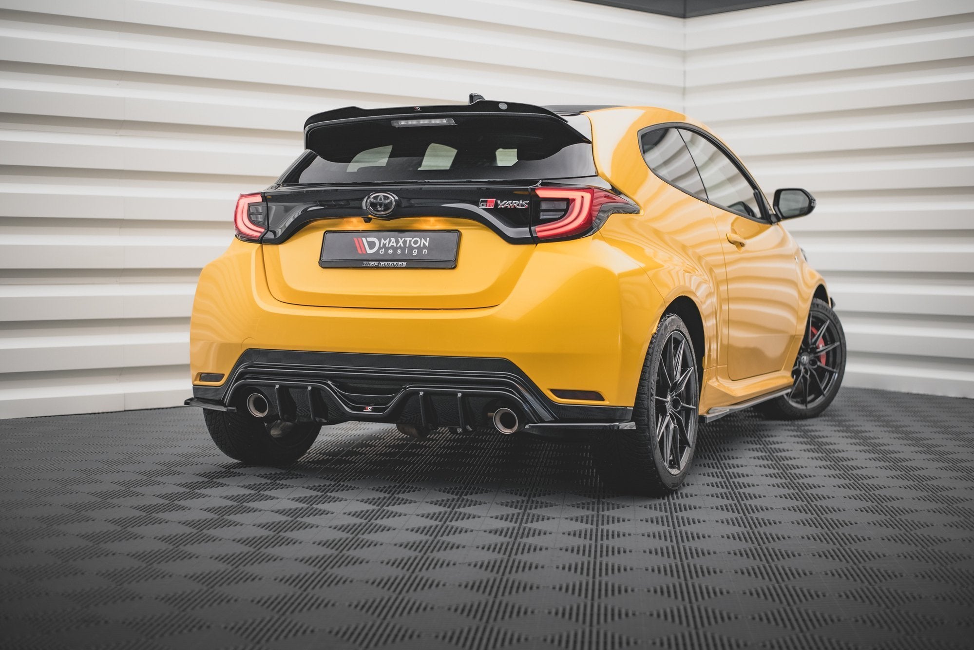 Maxton Design Diffusor Heck Ansatz passend für Toyota GR Yaris Mk4 schwarz Hochglanz