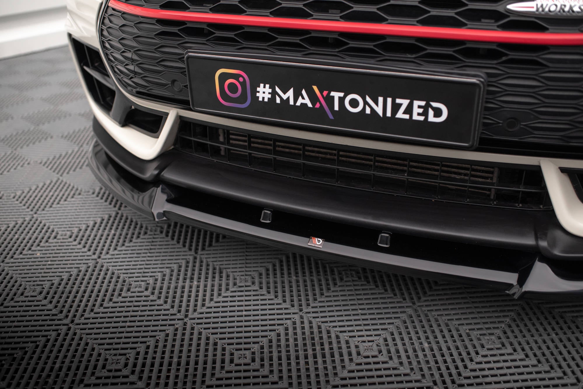 Maxton Design Street+ Spoilerlippe Front Ansatz V.1 passend für Mini Cooper Clubman John Cooper Works F54 Facelift schwarz Hochglanz