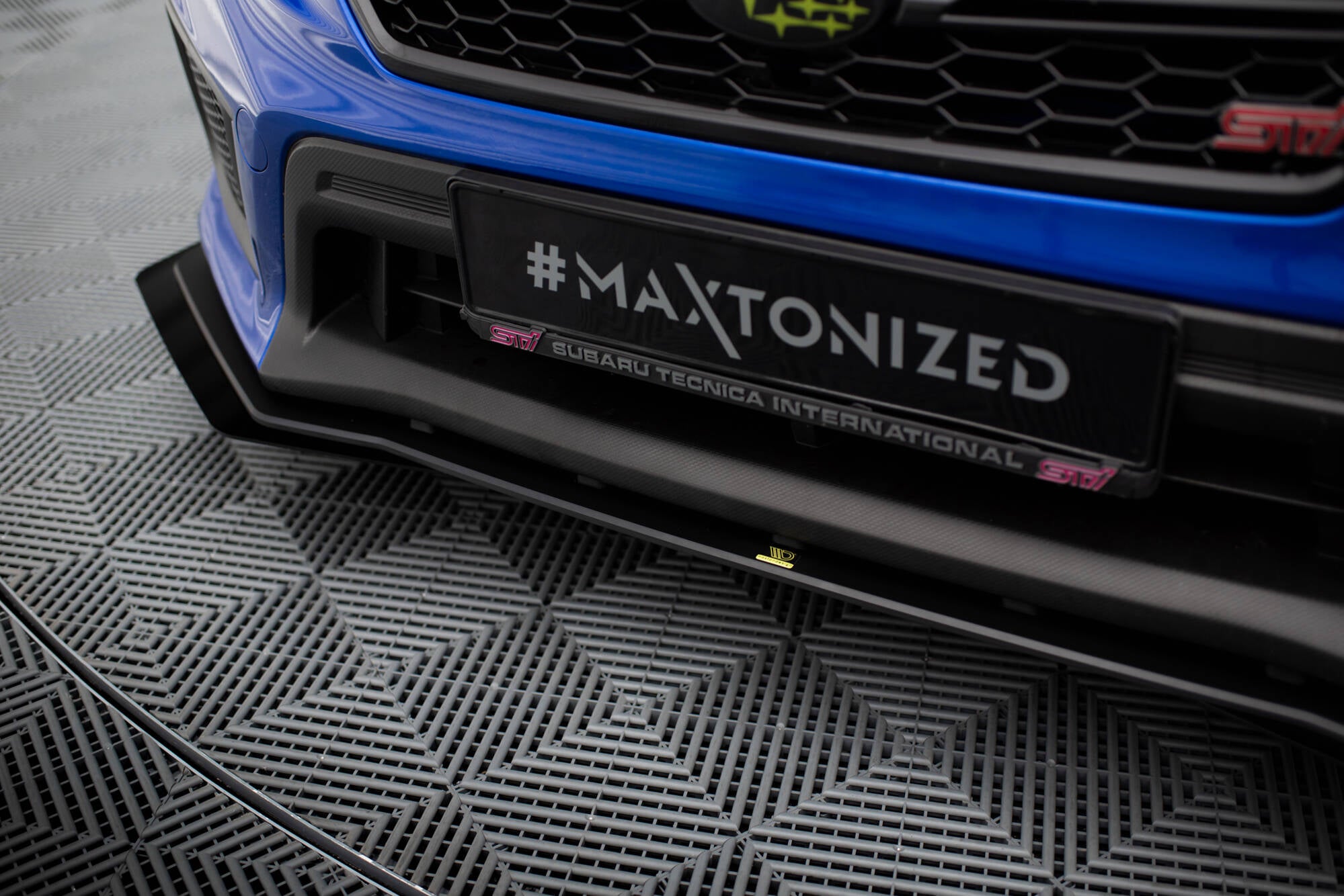 Maxton Design Street Pro Street+ Spoilerlippe Front Ansatz + Flaps passend für Subaru WRX STI Mk1 Facelift schwarz Hochglanz