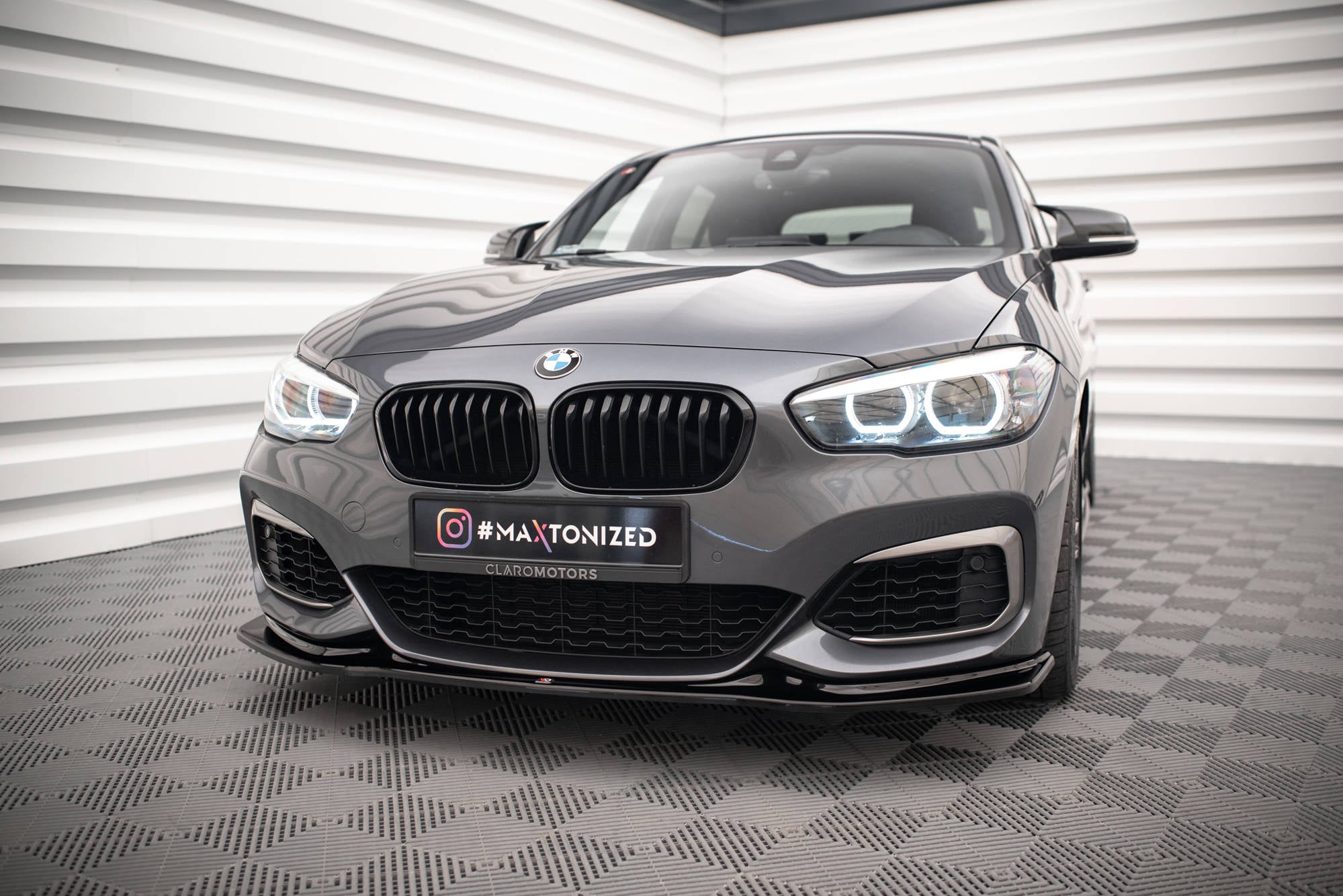 Maxton Design Street+ Spoilerlippe Front Ansatz V.3 passend für BMW 1er F20/F21 M-Power schwarz Hochglanz