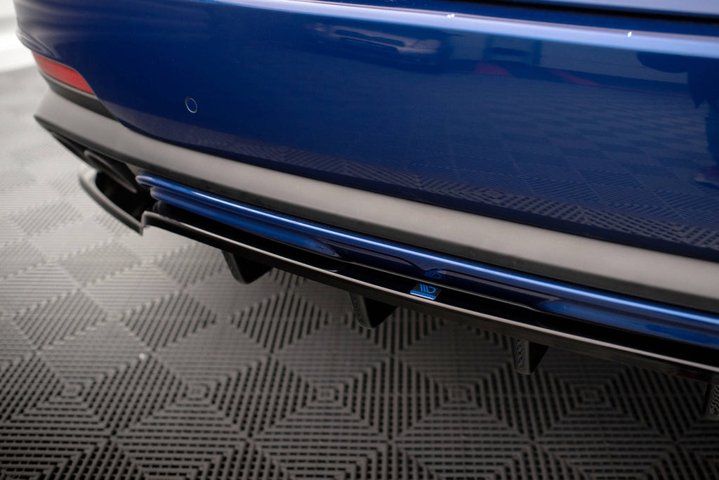 Maxton Design Street+ Mittlerer Diffusor RACE passend für Maserati Levante GTS Mk1 schwarz Hochglanz