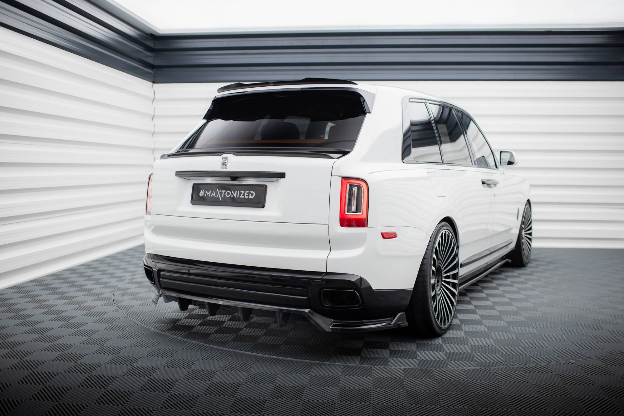 Maxton Design Spoiler CAP passend für Rolls Royce Cullinan schwarz Hochglanz